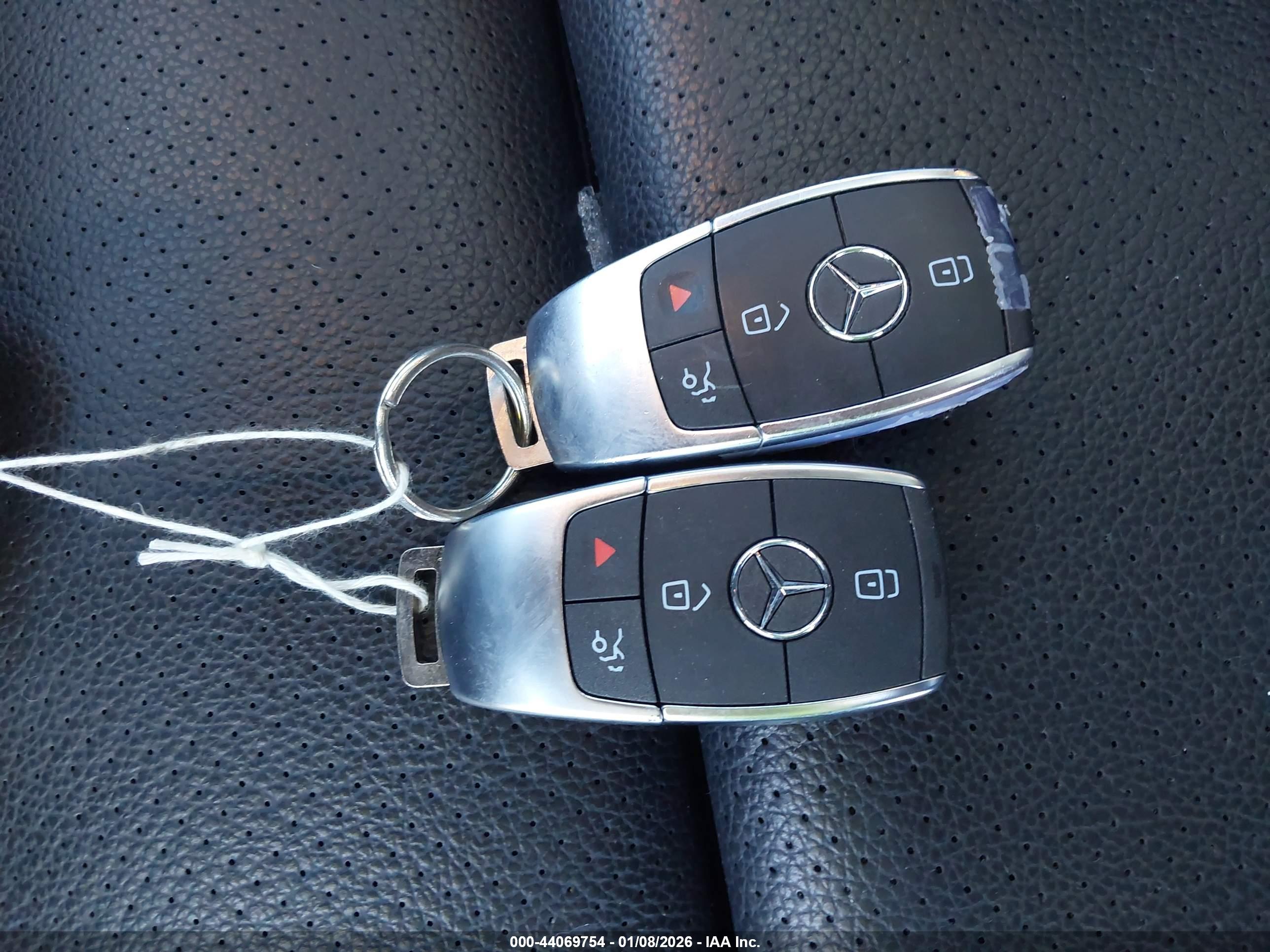 MERCEDES-BENZ GLC image 11