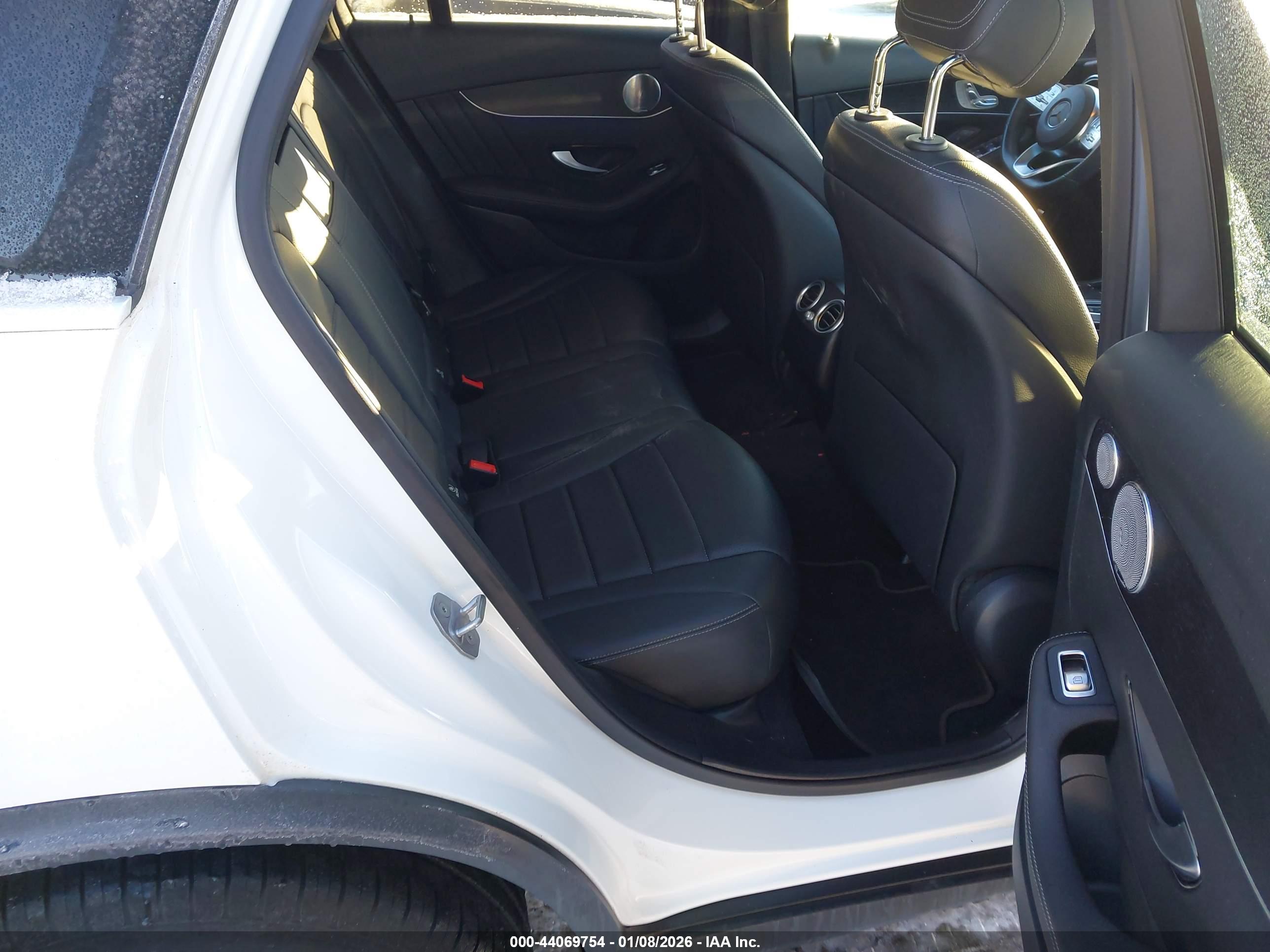 MERCEDES-BENZ GLC image 8