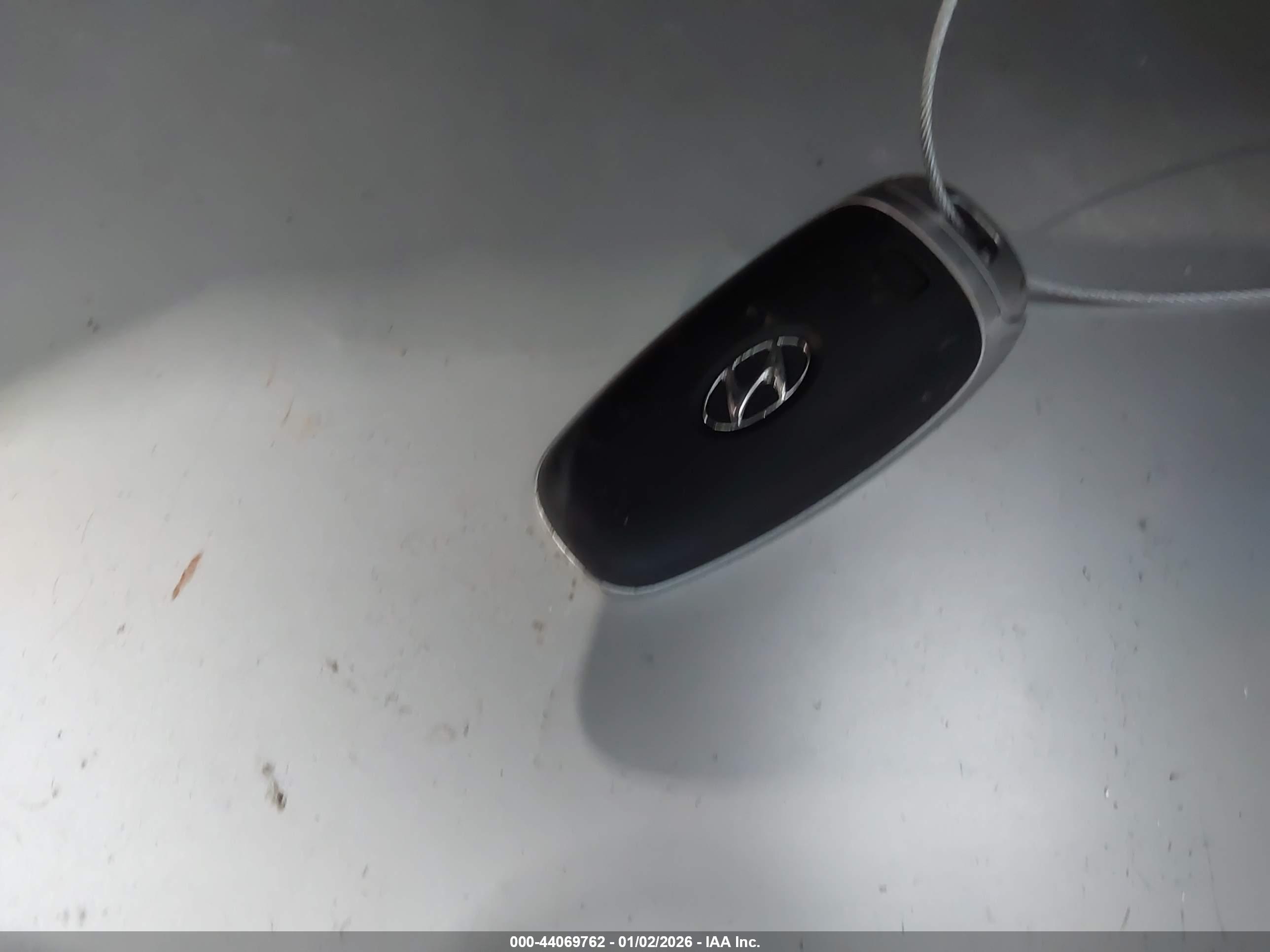 HYUNDAI SANTA image 11