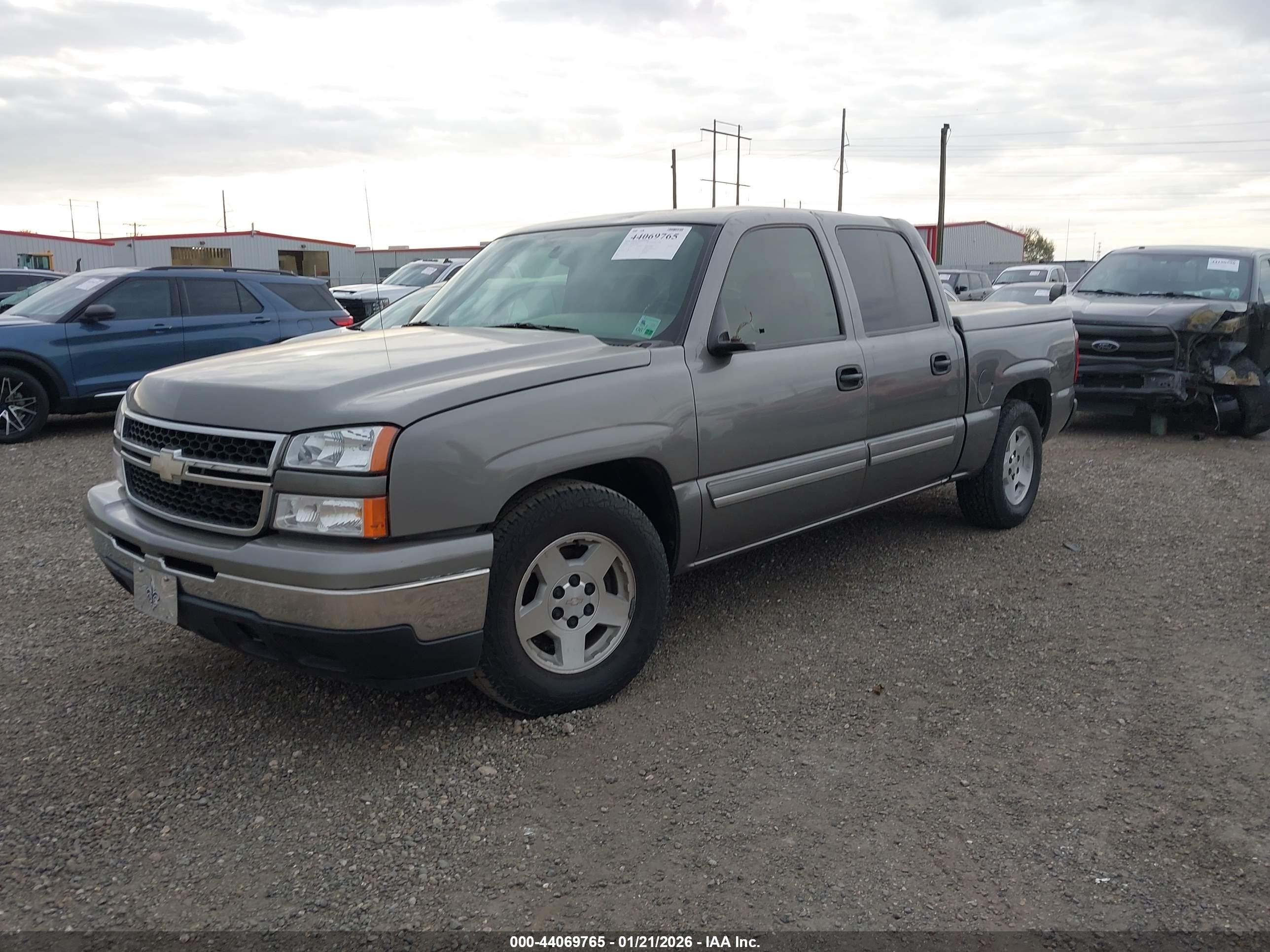CHEVROLET SILVERADO image 2