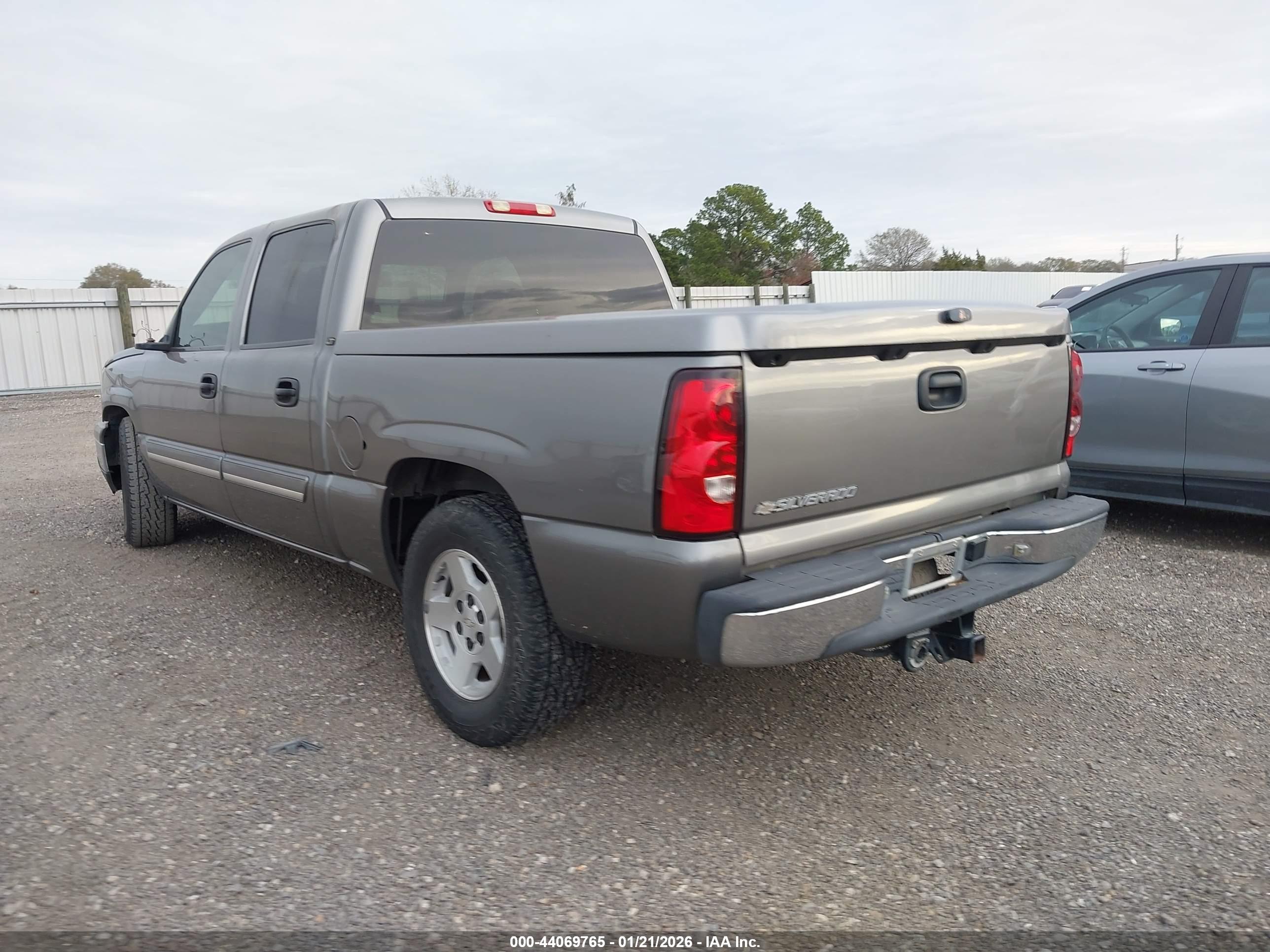 CHEVROLET SILVERADO image 3