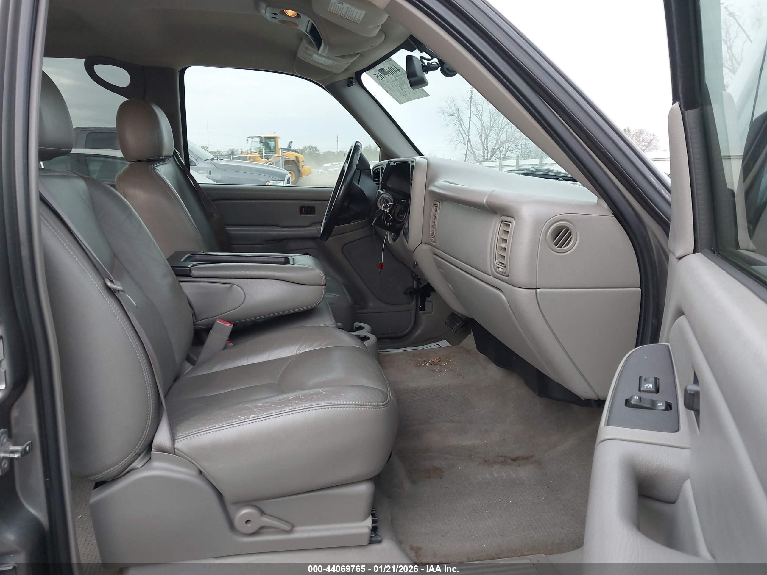 CHEVROLET SILVERADO image 5