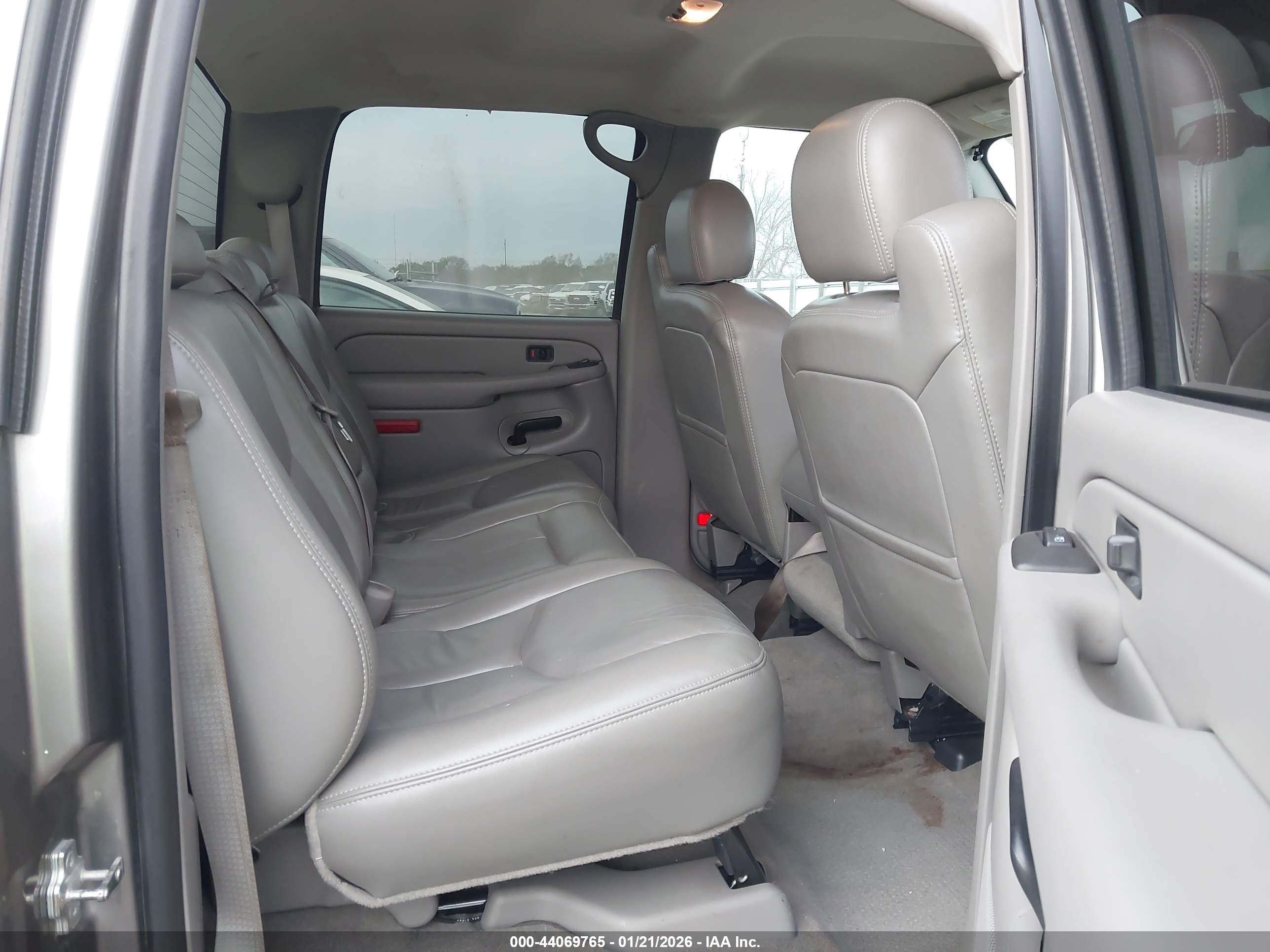 CHEVROLET SILVERADO image 8