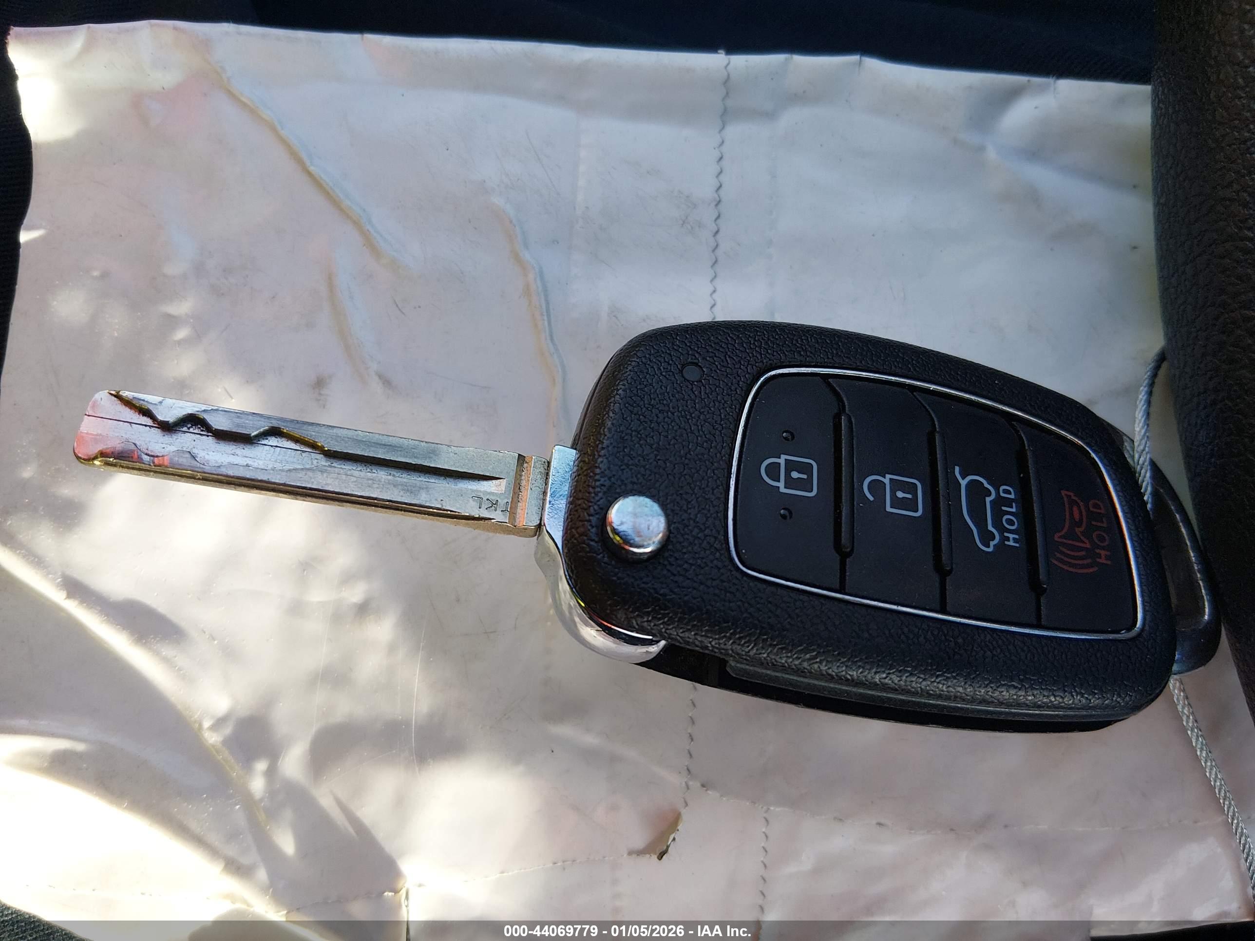 HYUNDAI TUCSON image 11