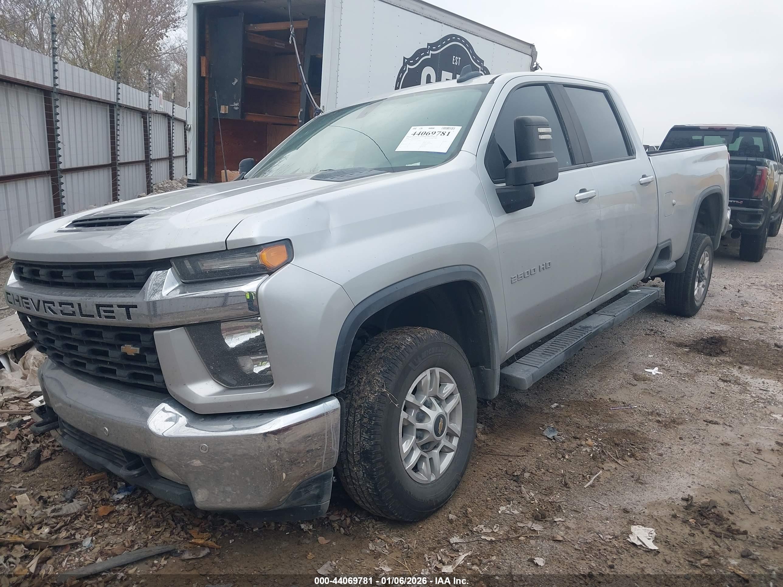 CHEVROLET SILVERADO image 2