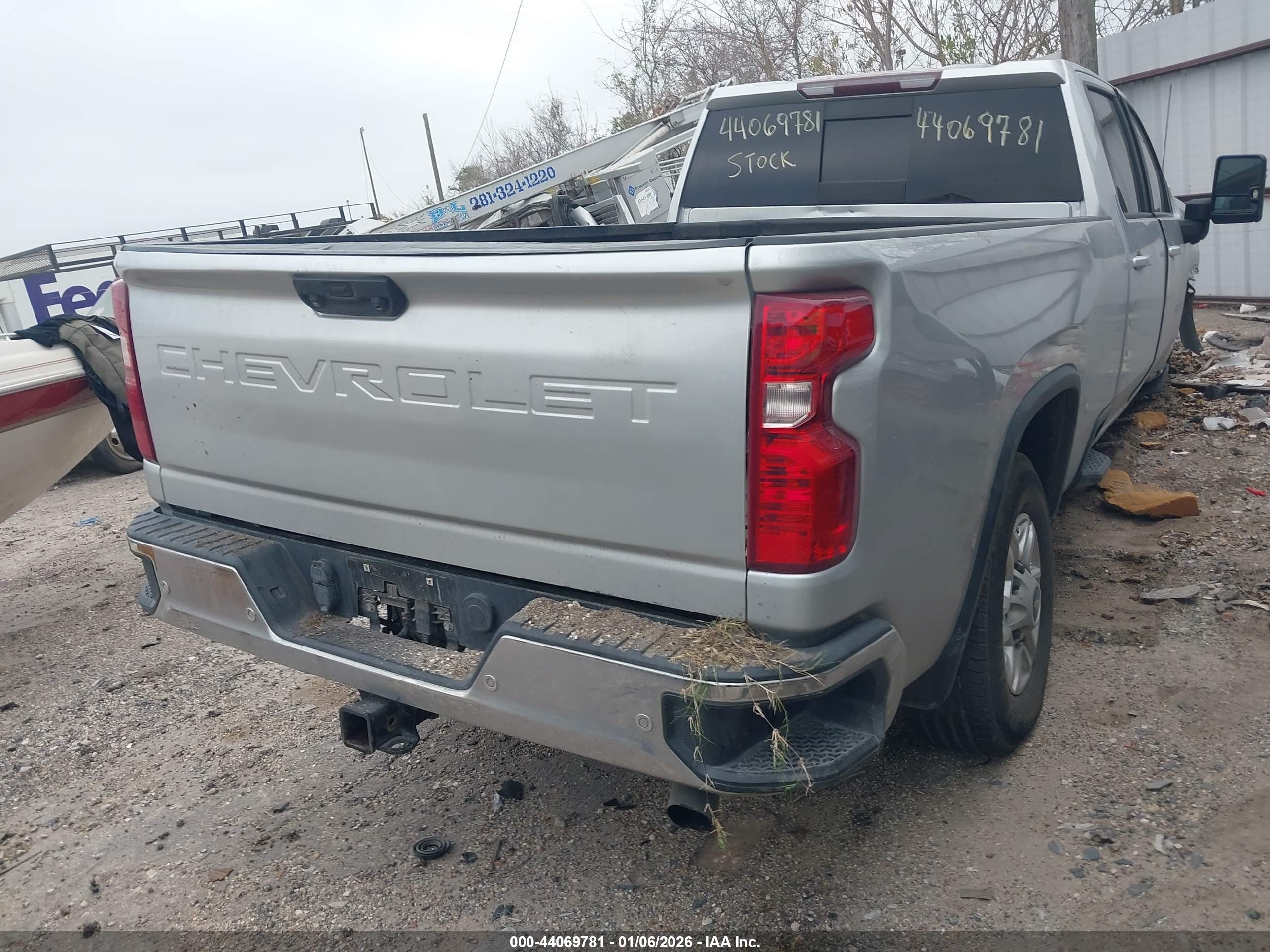 CHEVROLET SILVERADO image 4