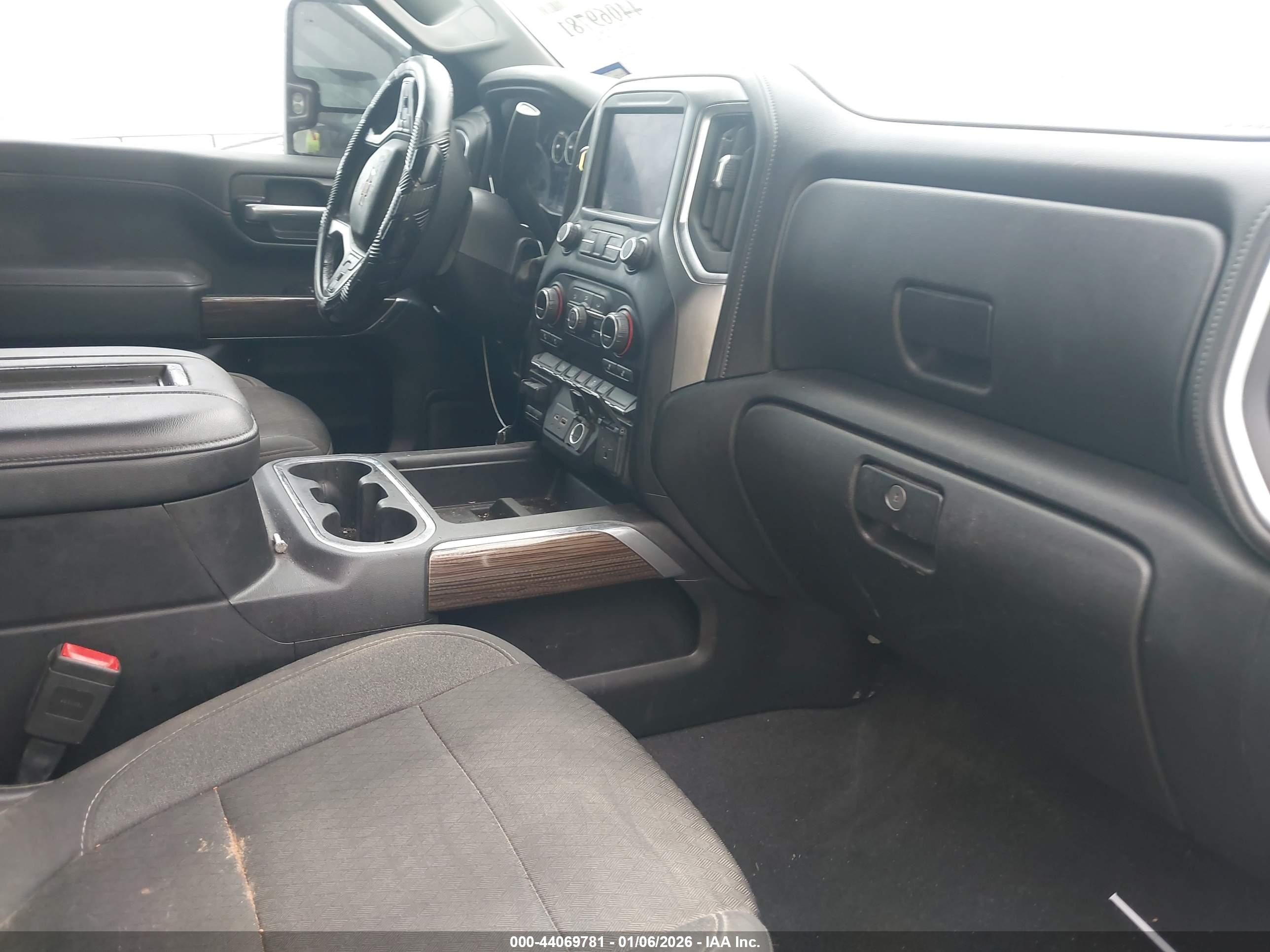 CHEVROLET SILVERADO image 5