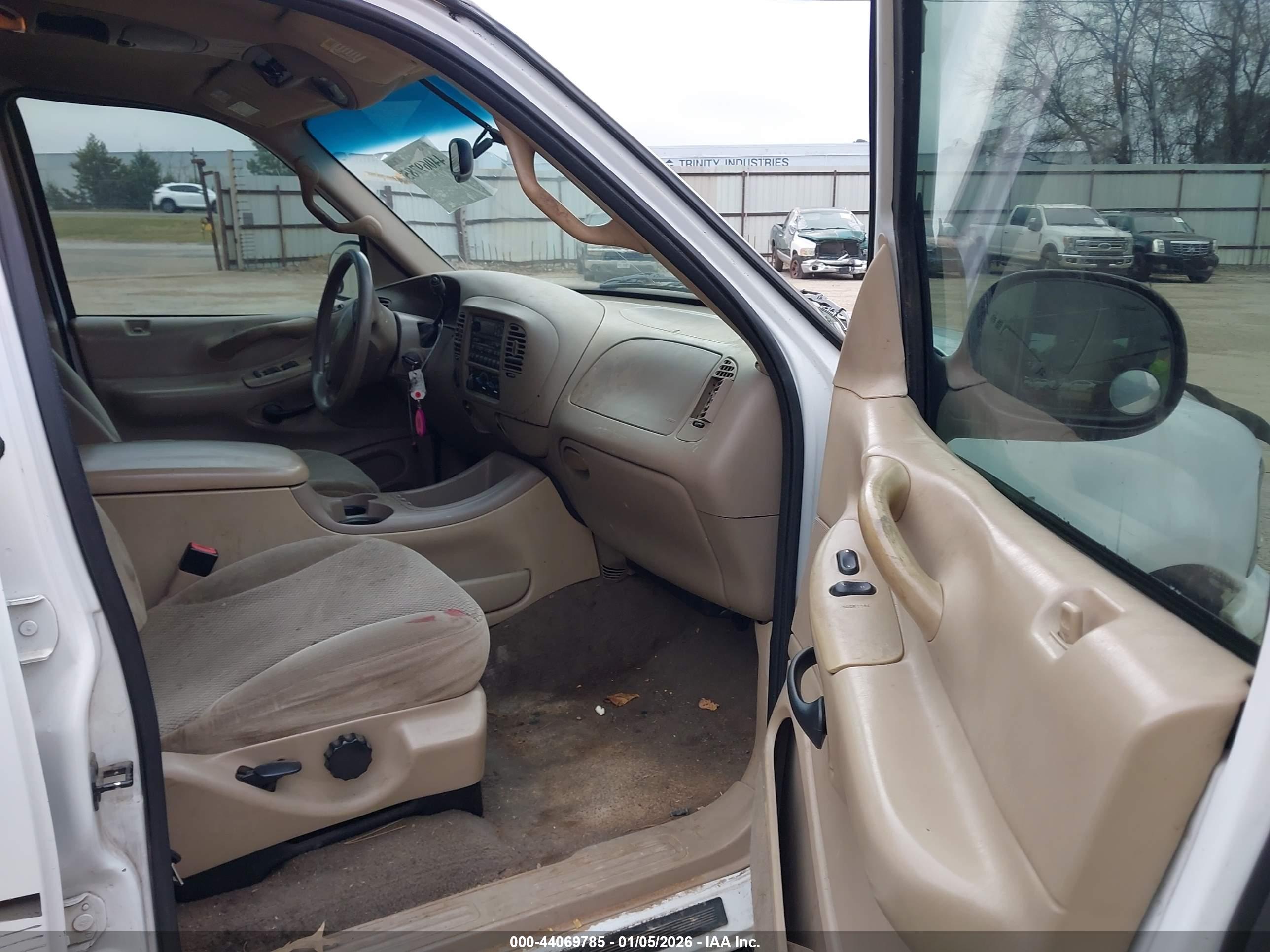 FORD EXPEDITION image 5