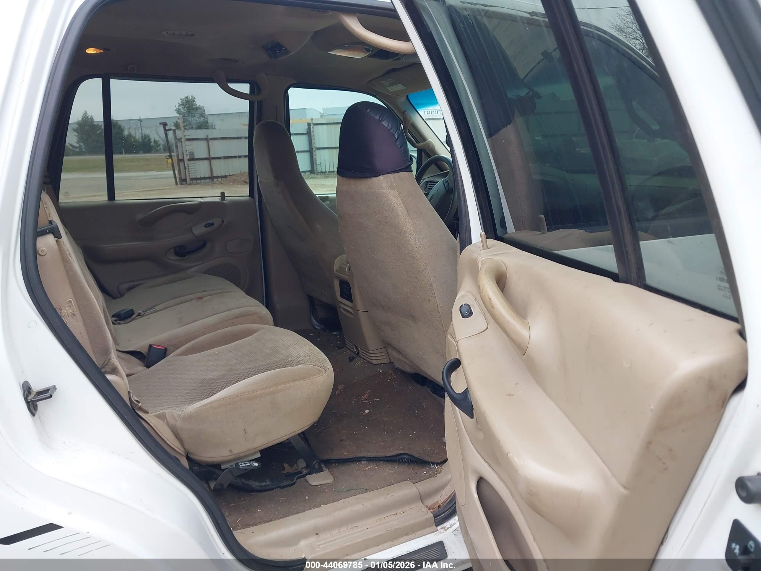 FORD EXPEDITION image 8