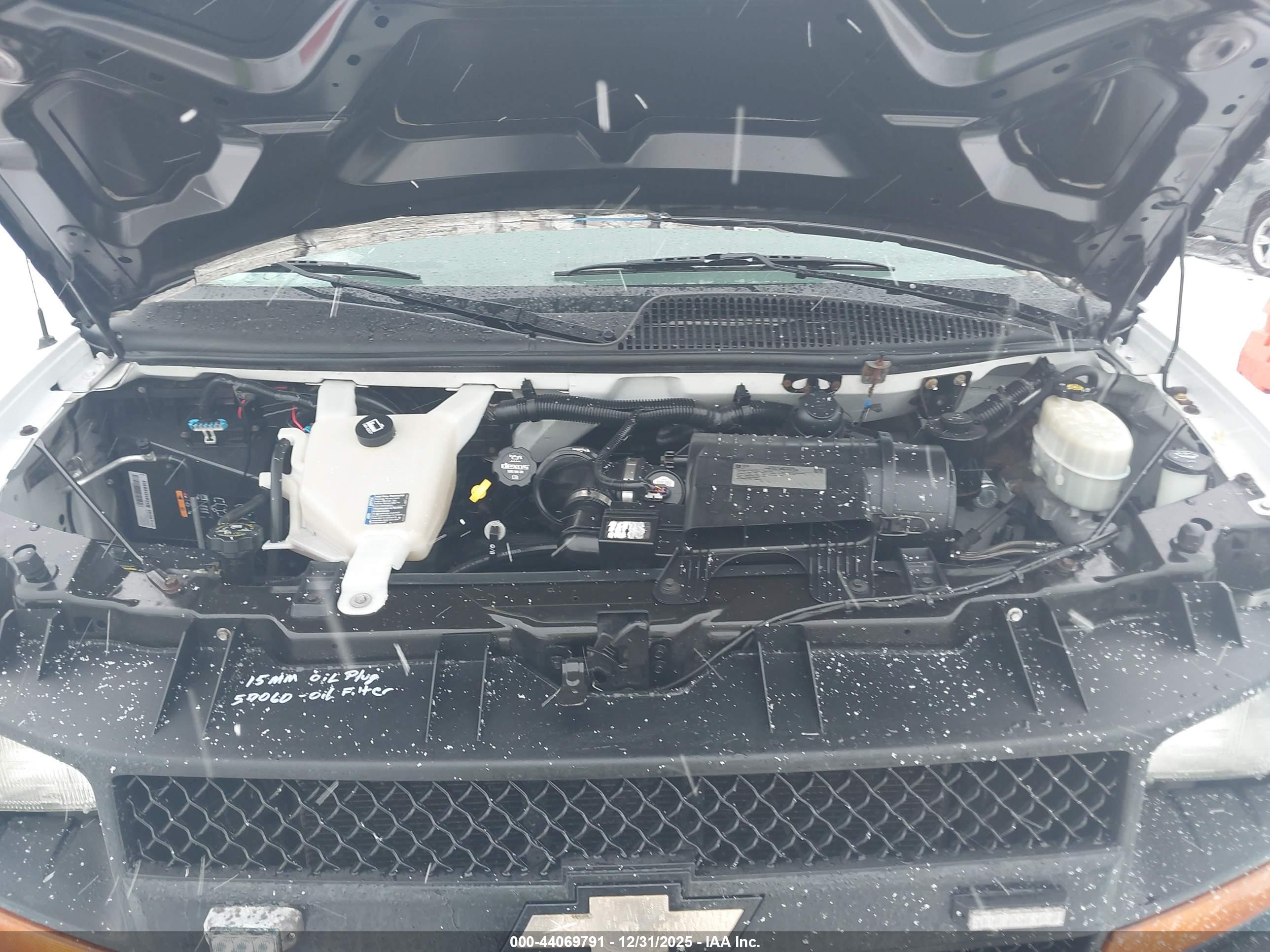 CHEVROLET EXPRESS image 10