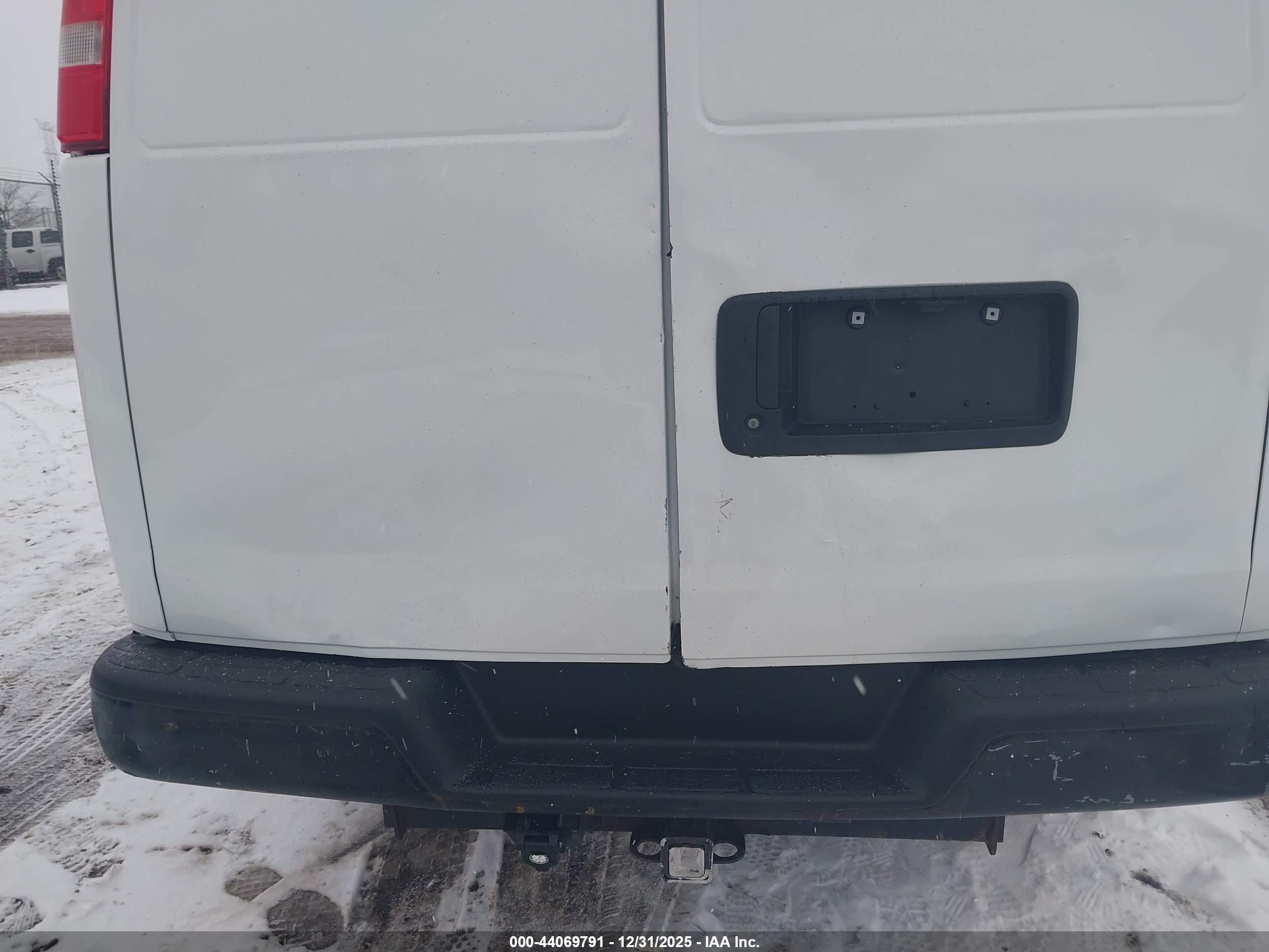 CHEVROLET EXPRESS image 6