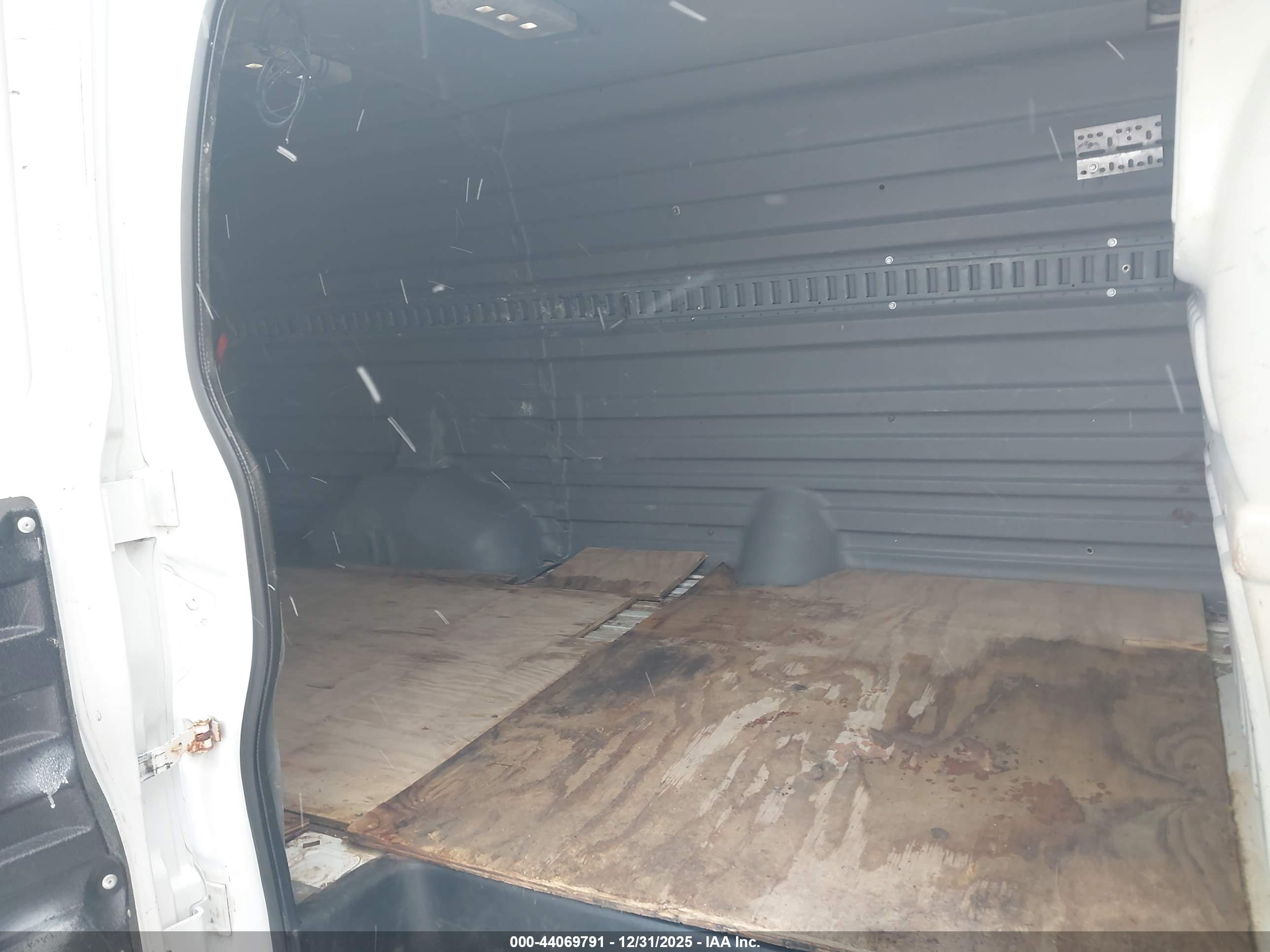 CHEVROLET EXPRESS image 8
