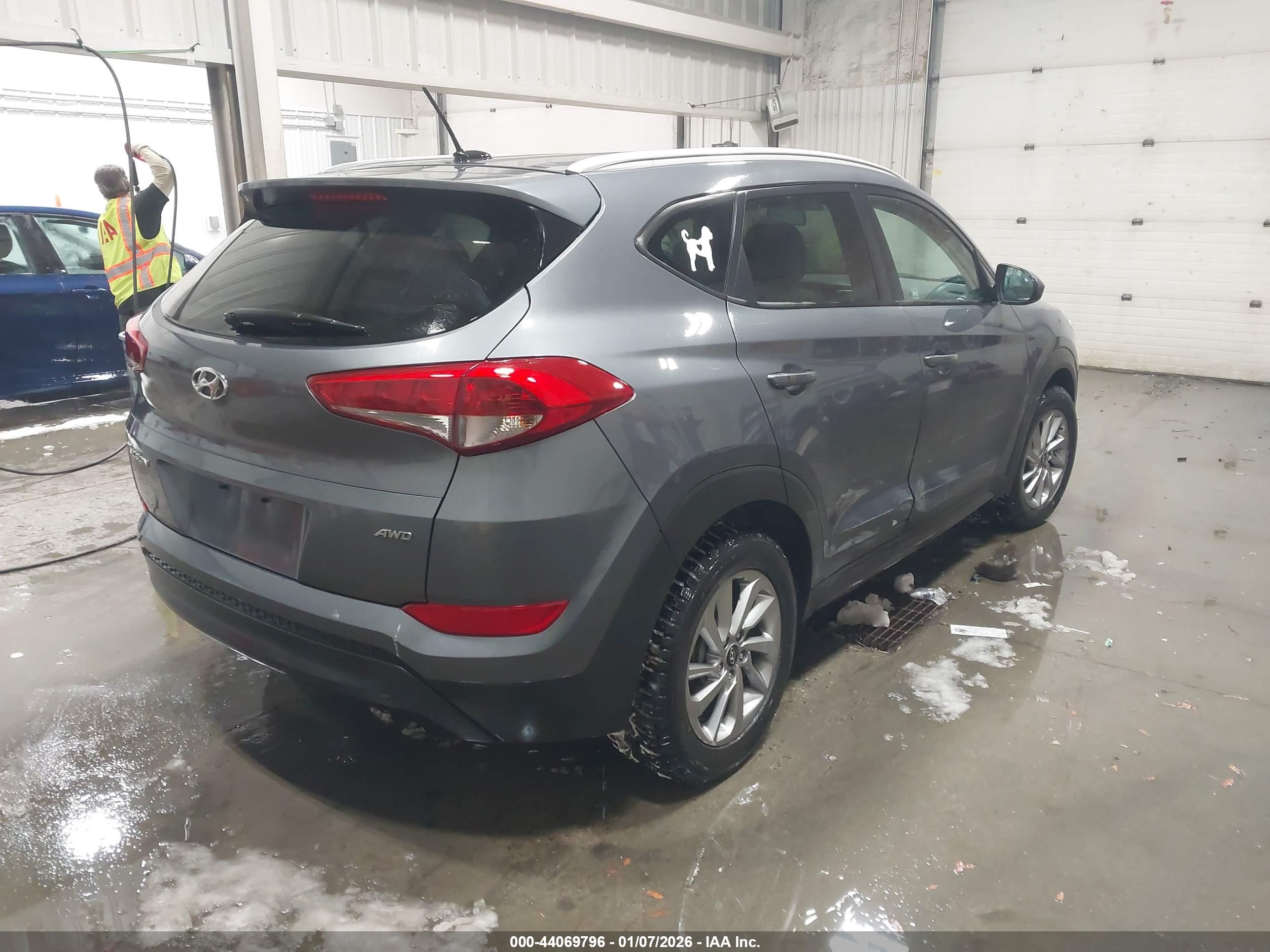 HYUNDAI TUCSON image 4