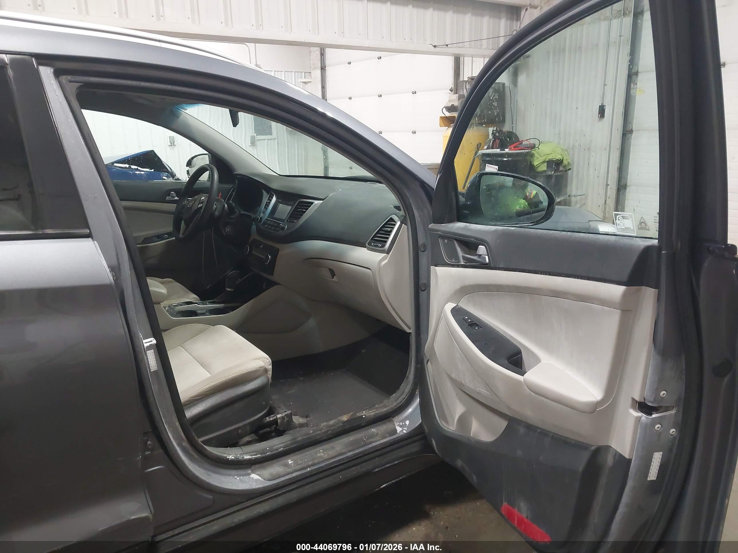 HYUNDAI TUCSON image 5
