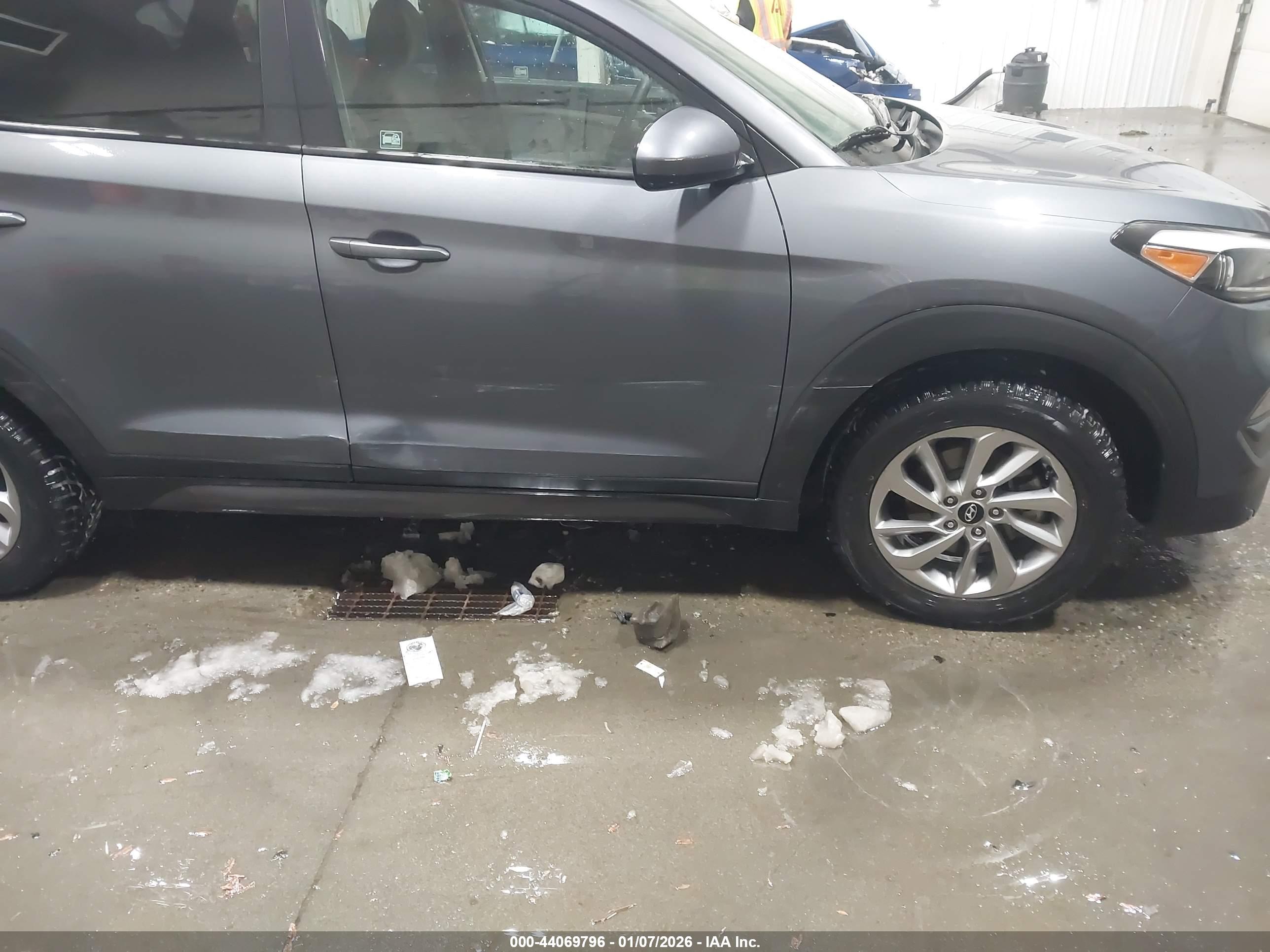 HYUNDAI TUCSON image 6