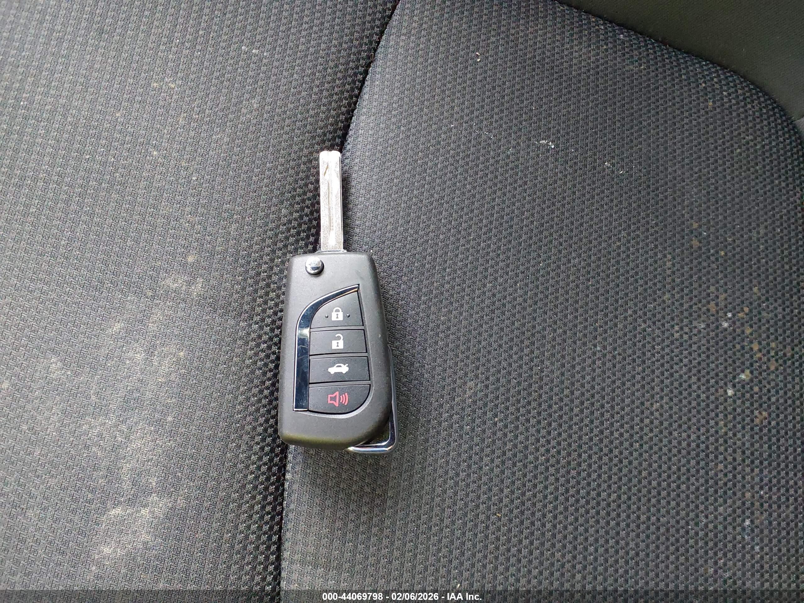 TOYOTA RAV4 image 11
