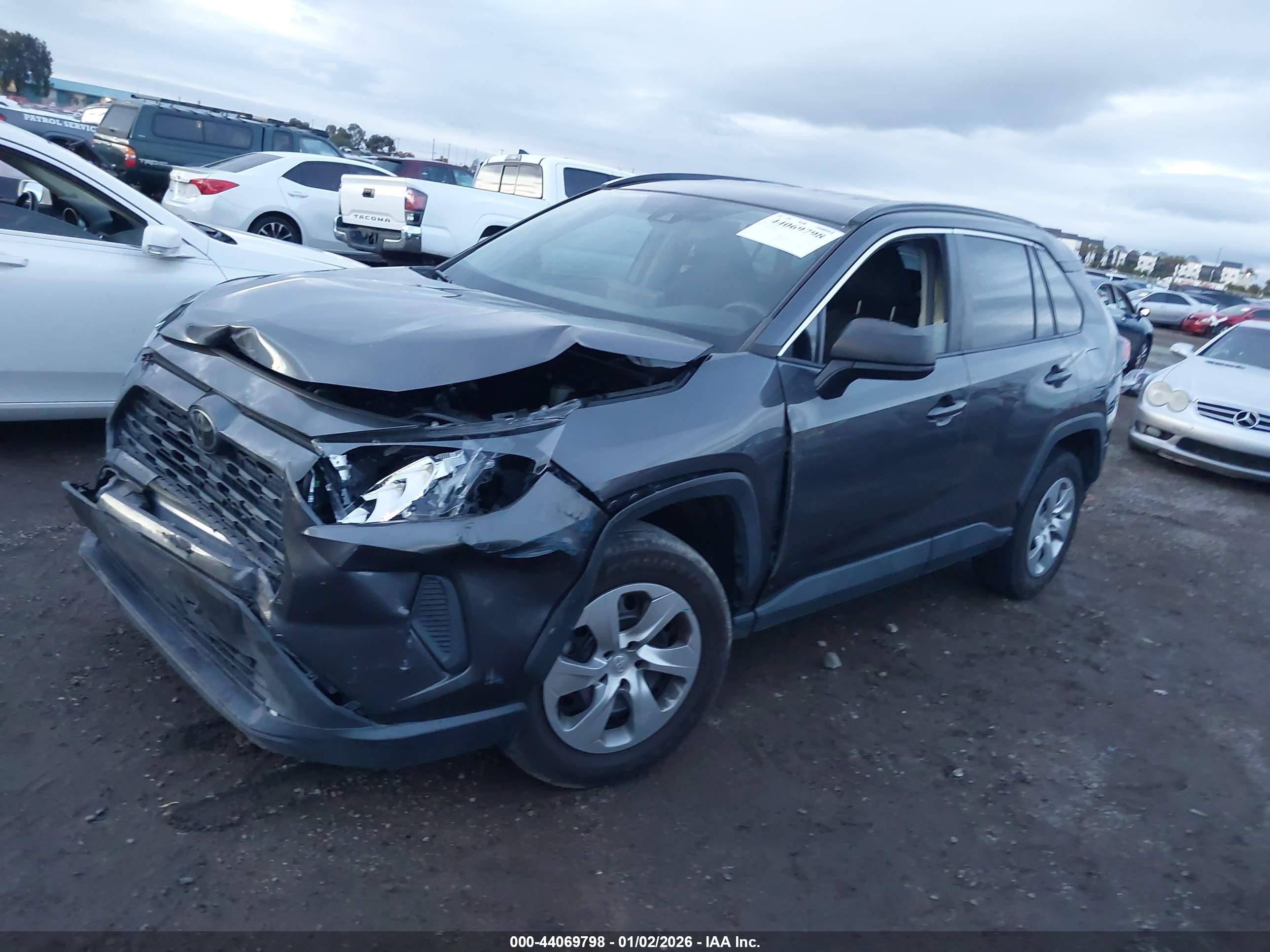 TOYOTA RAV4 image 2