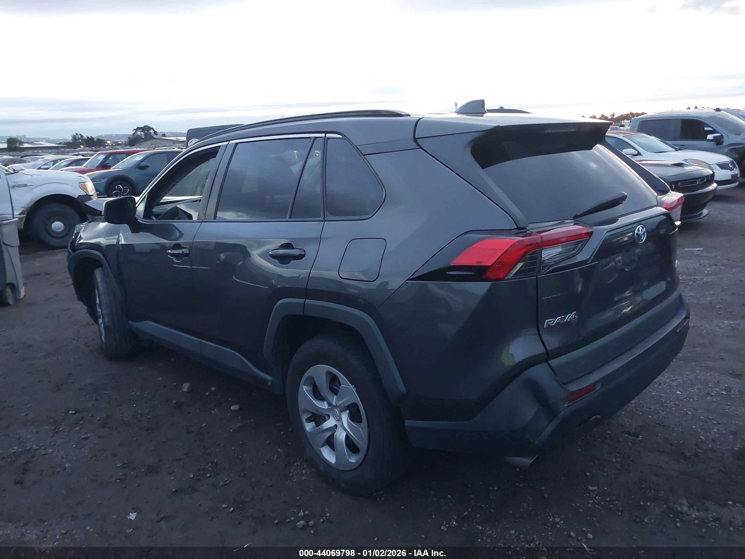 TOYOTA RAV4 image 3