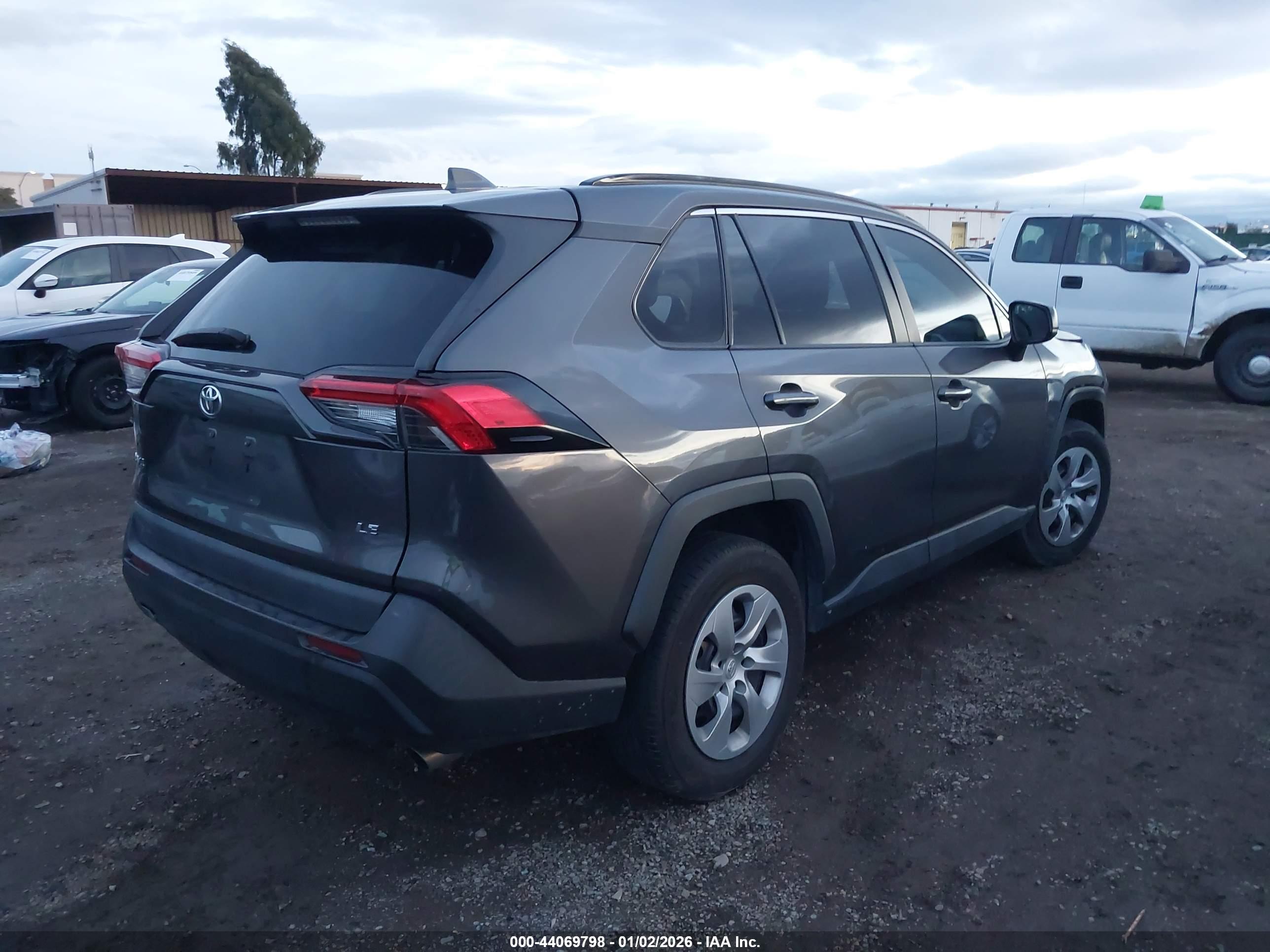 TOYOTA RAV4 image 4