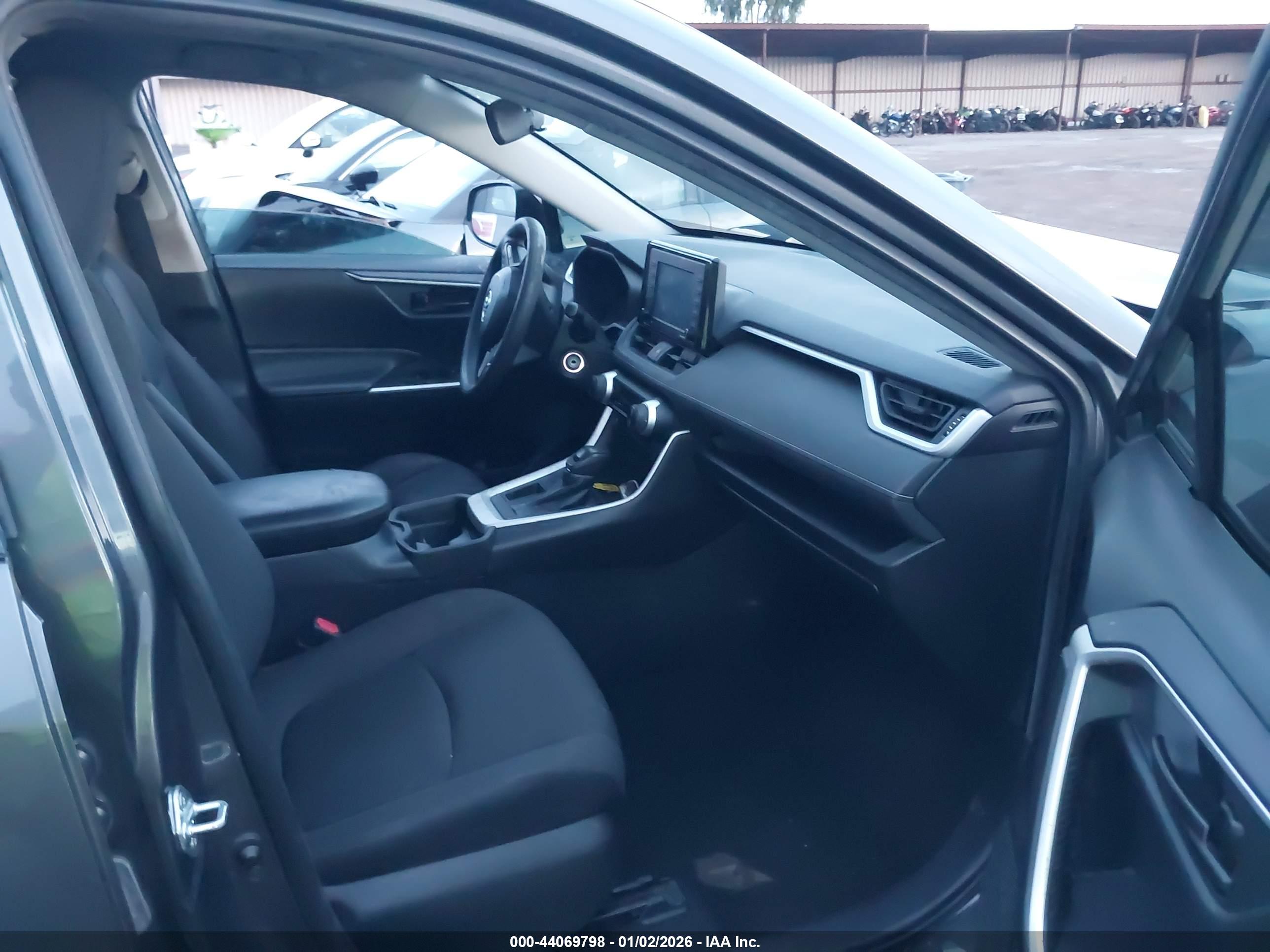 TOYOTA RAV4 image 5