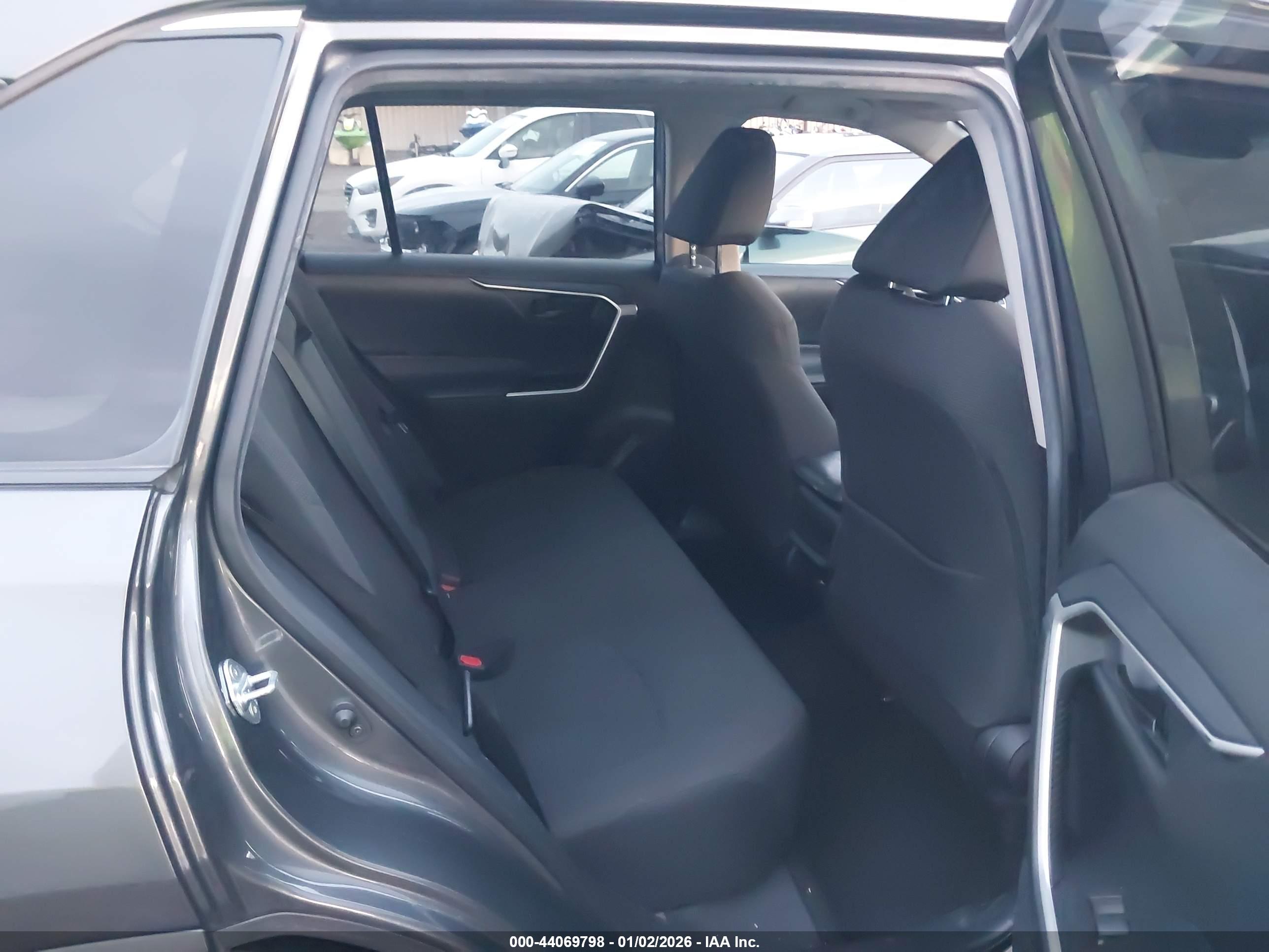 TOYOTA RAV4 image 8