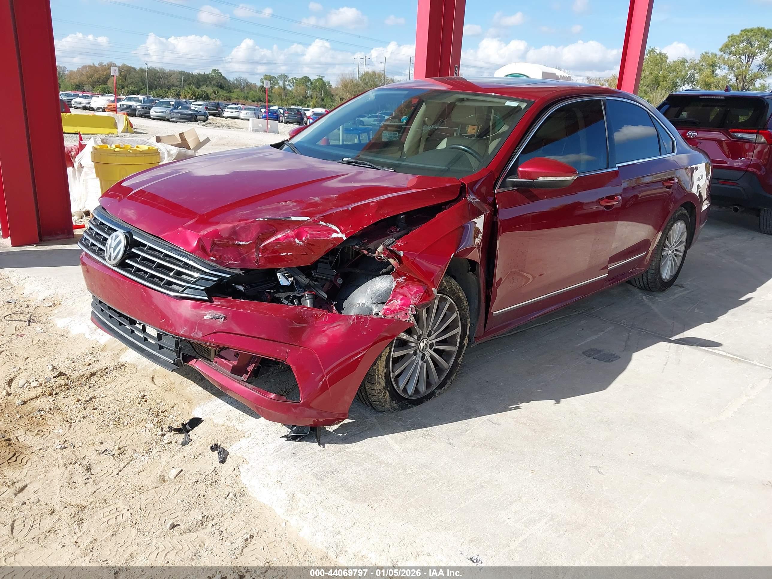 VOLKSWAGEN PASSAT image 2