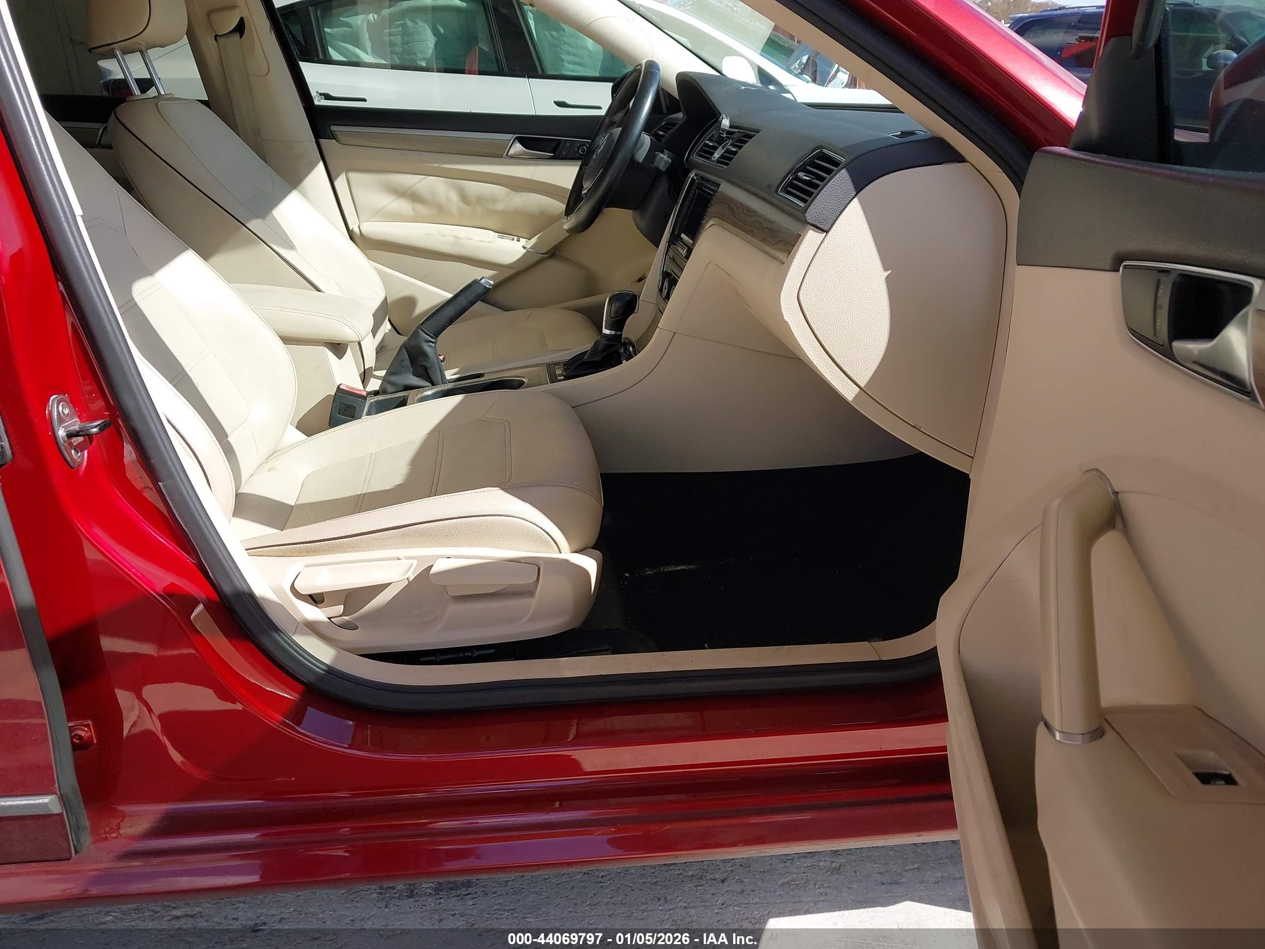 VOLKSWAGEN PASSAT image 5
