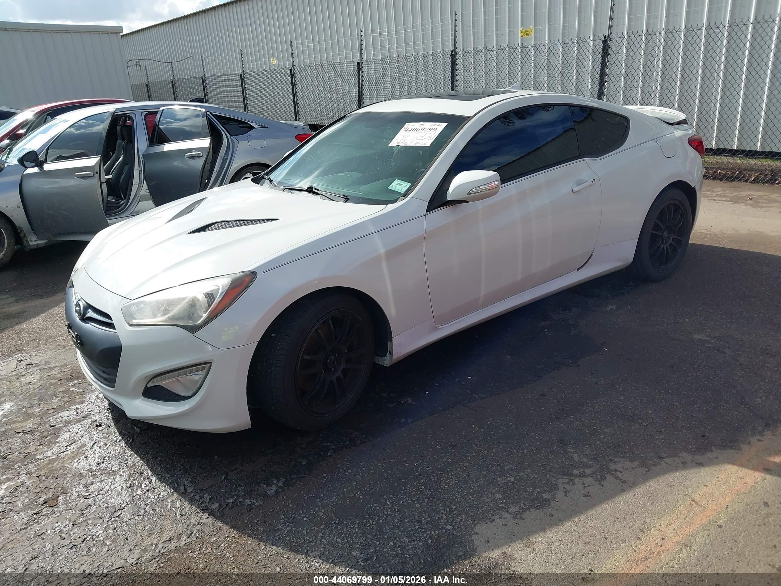 HYUNDAI GENESIS image 2