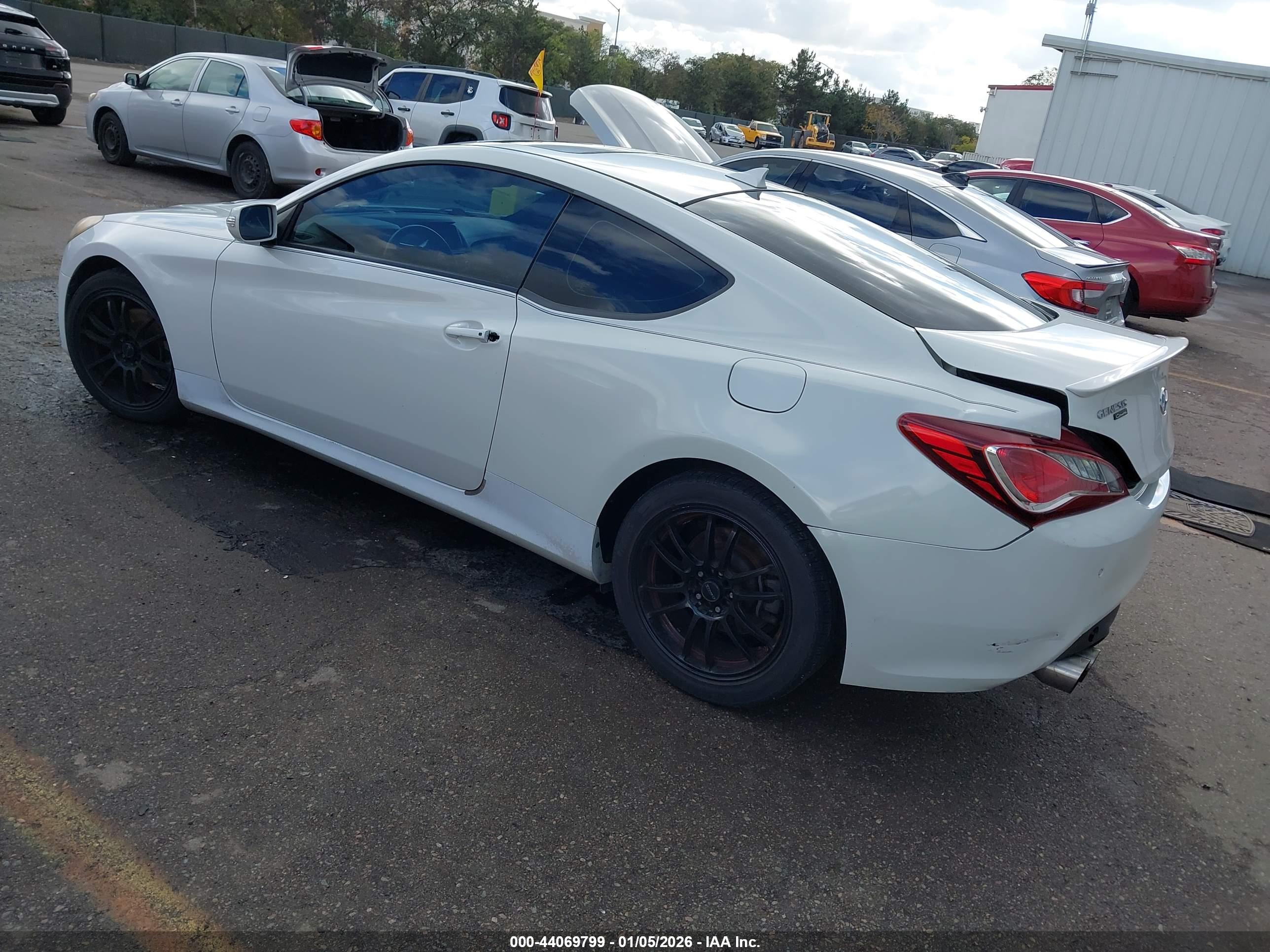 HYUNDAI GENESIS image 3