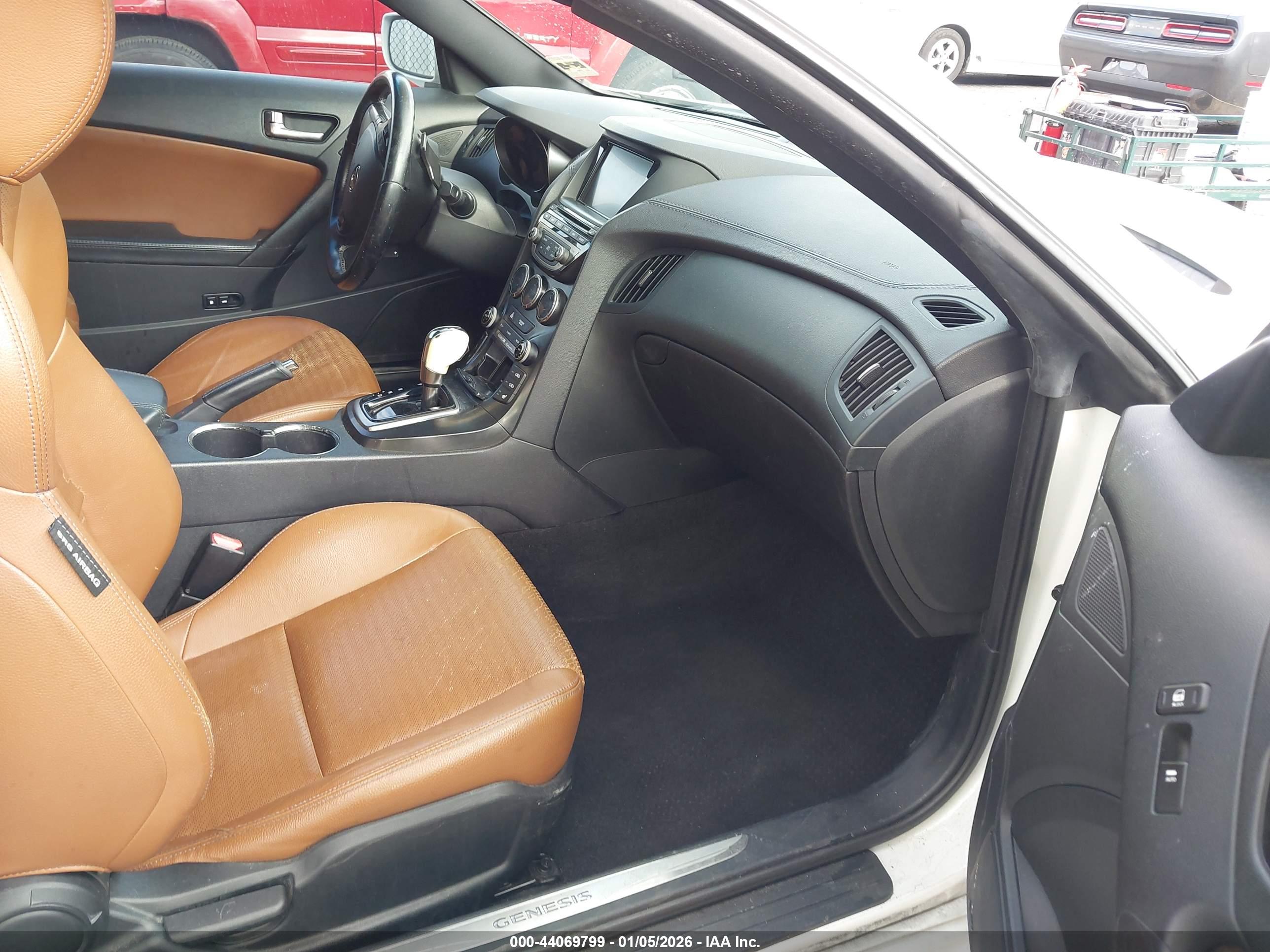 HYUNDAI GENESIS image 5