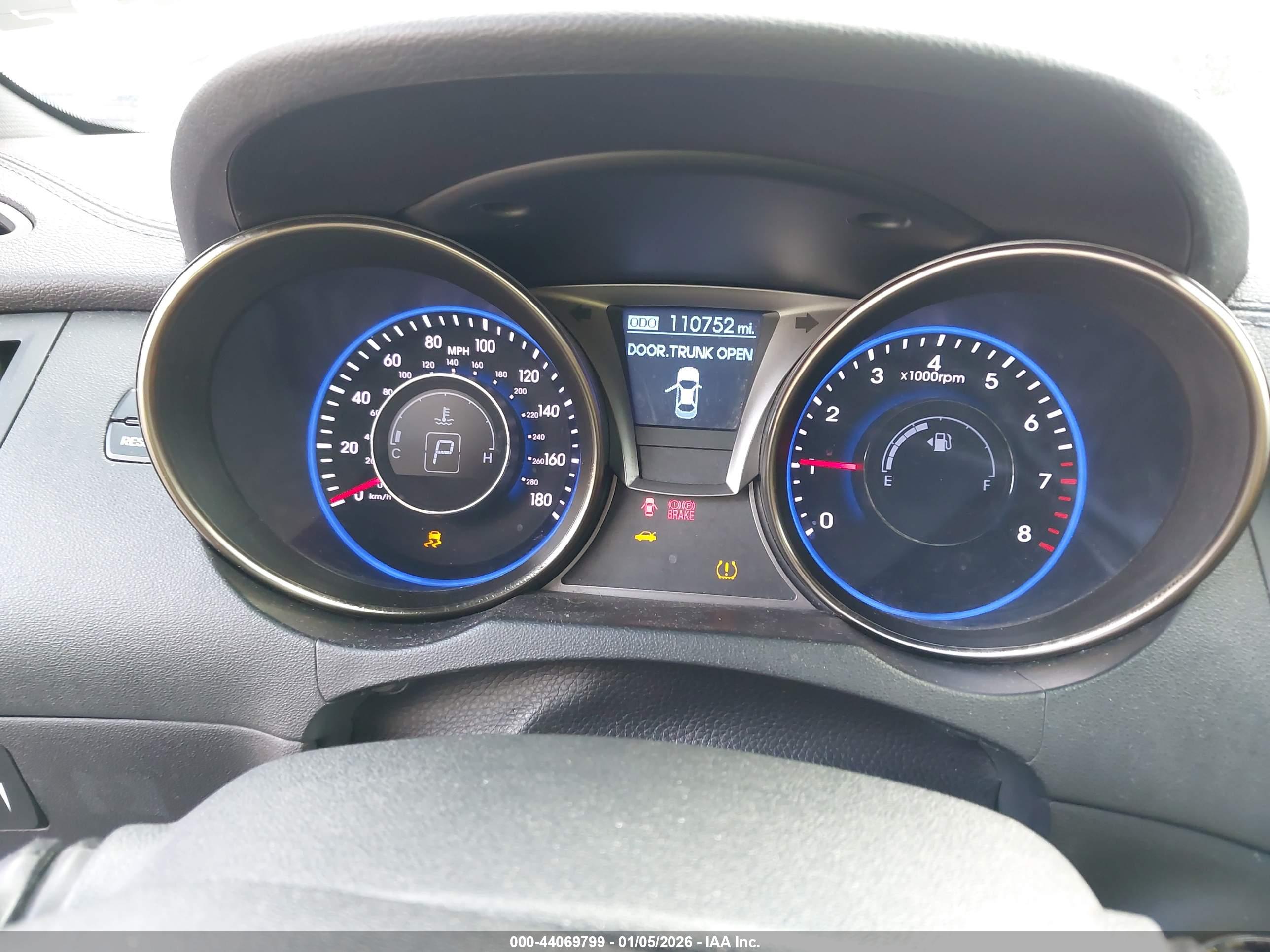 HYUNDAI GENESIS image 7