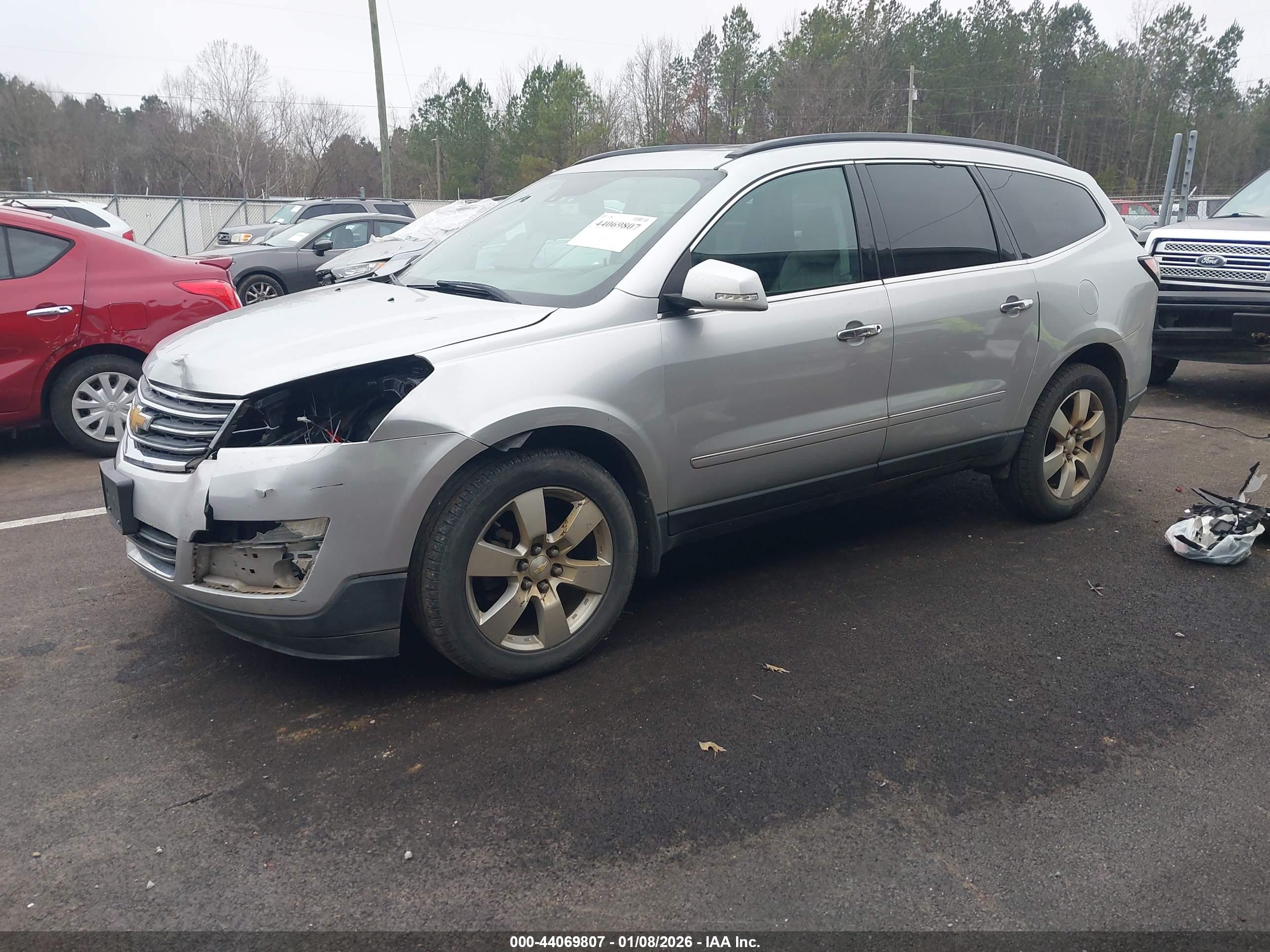 CHEVROLET TRAVERSE image 2