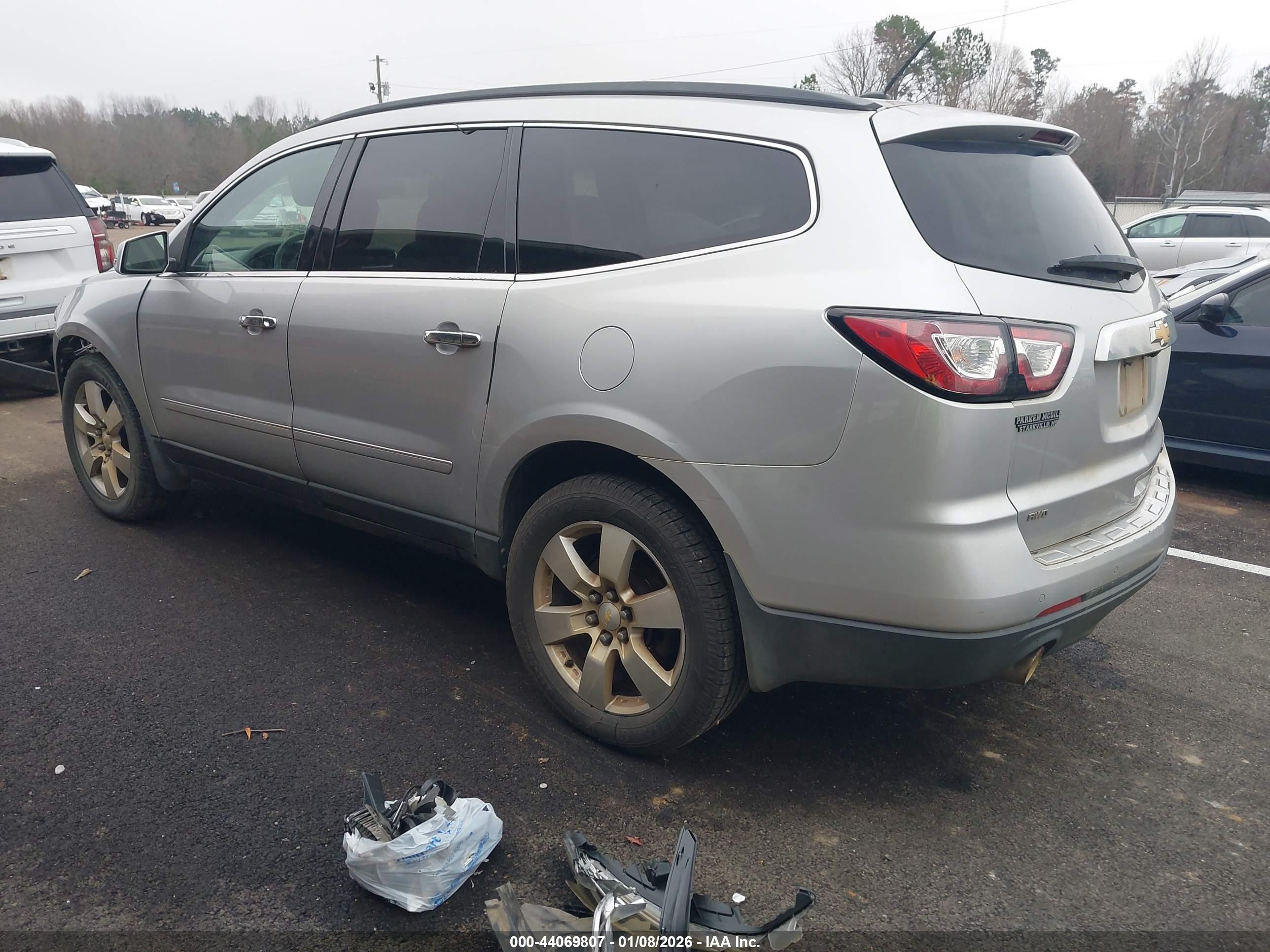 CHEVROLET TRAVERSE image 3