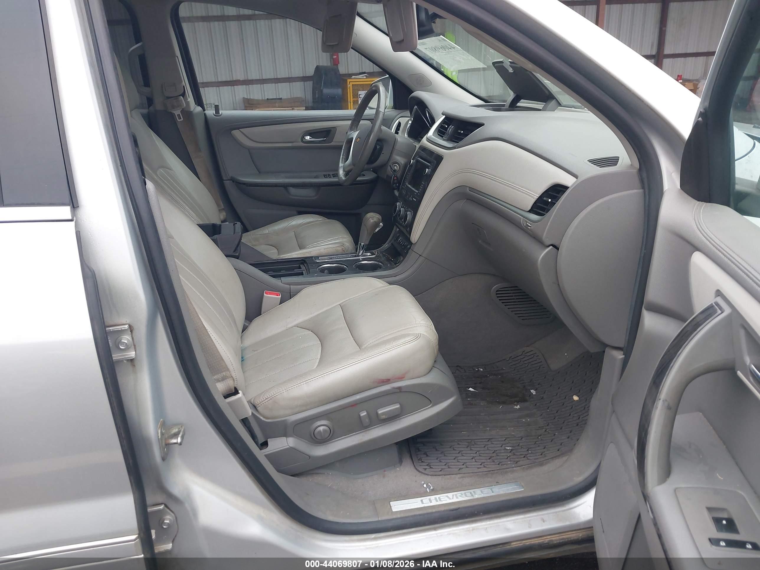 CHEVROLET TRAVERSE image 5