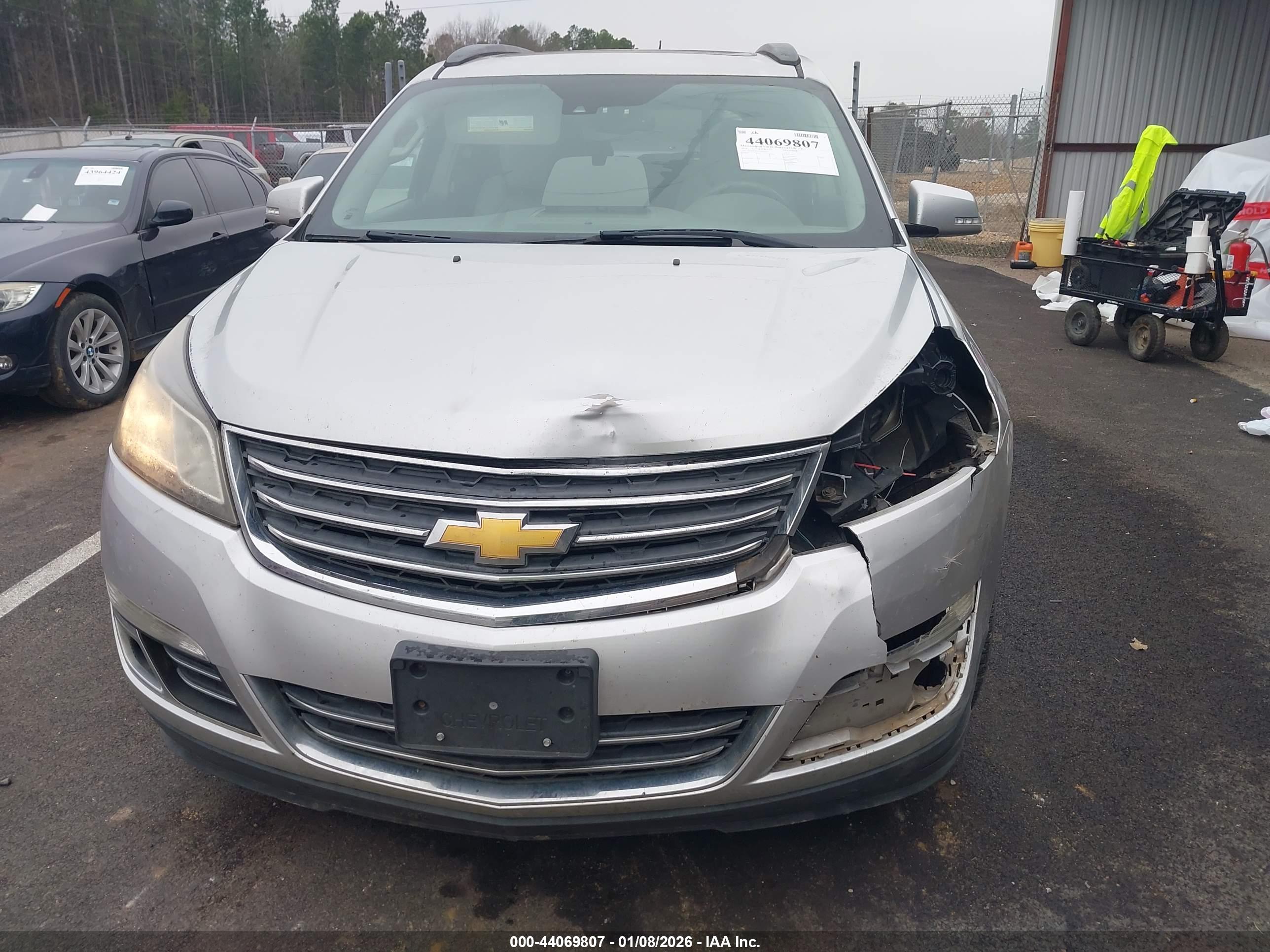 CHEVROLET TRAVERSE image 6