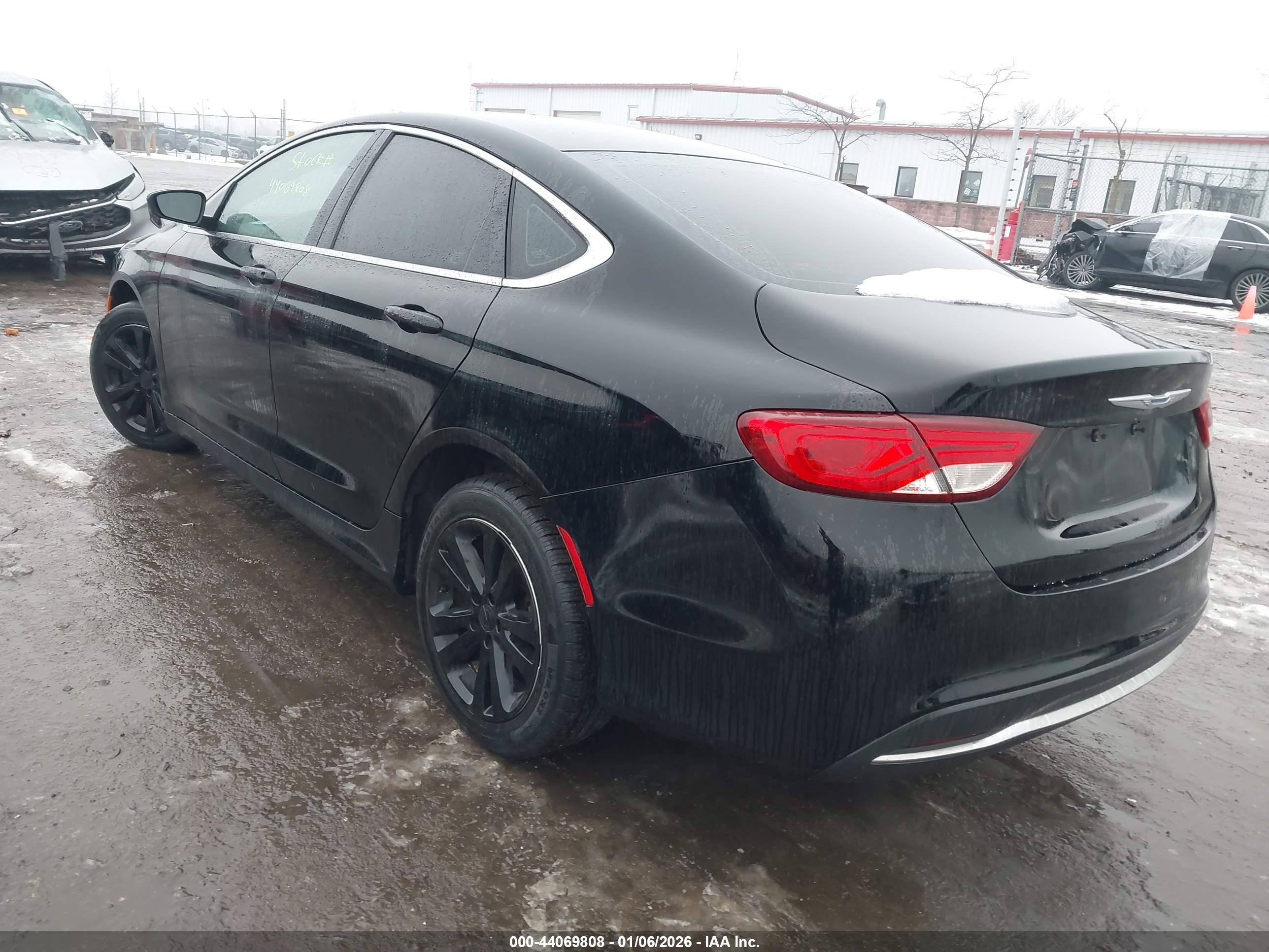 CHRYSLER 200 image 3