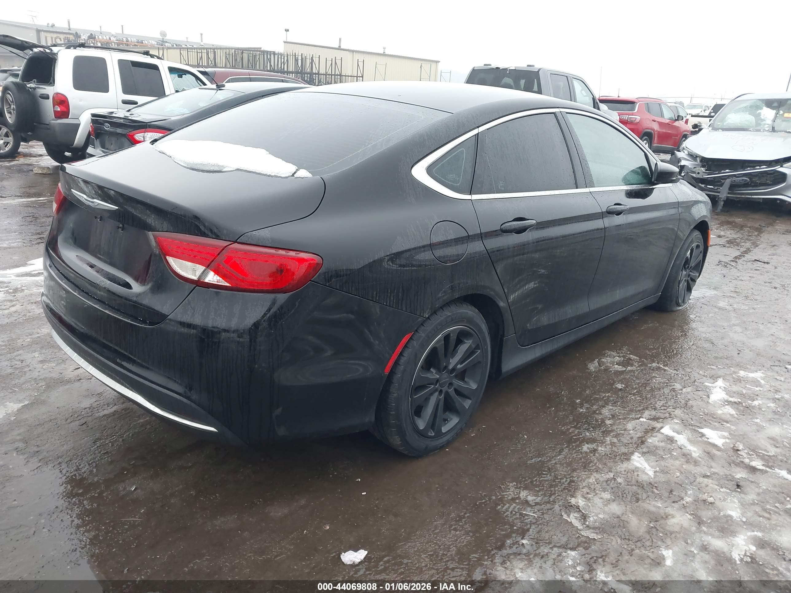 CHRYSLER 200 image 4
