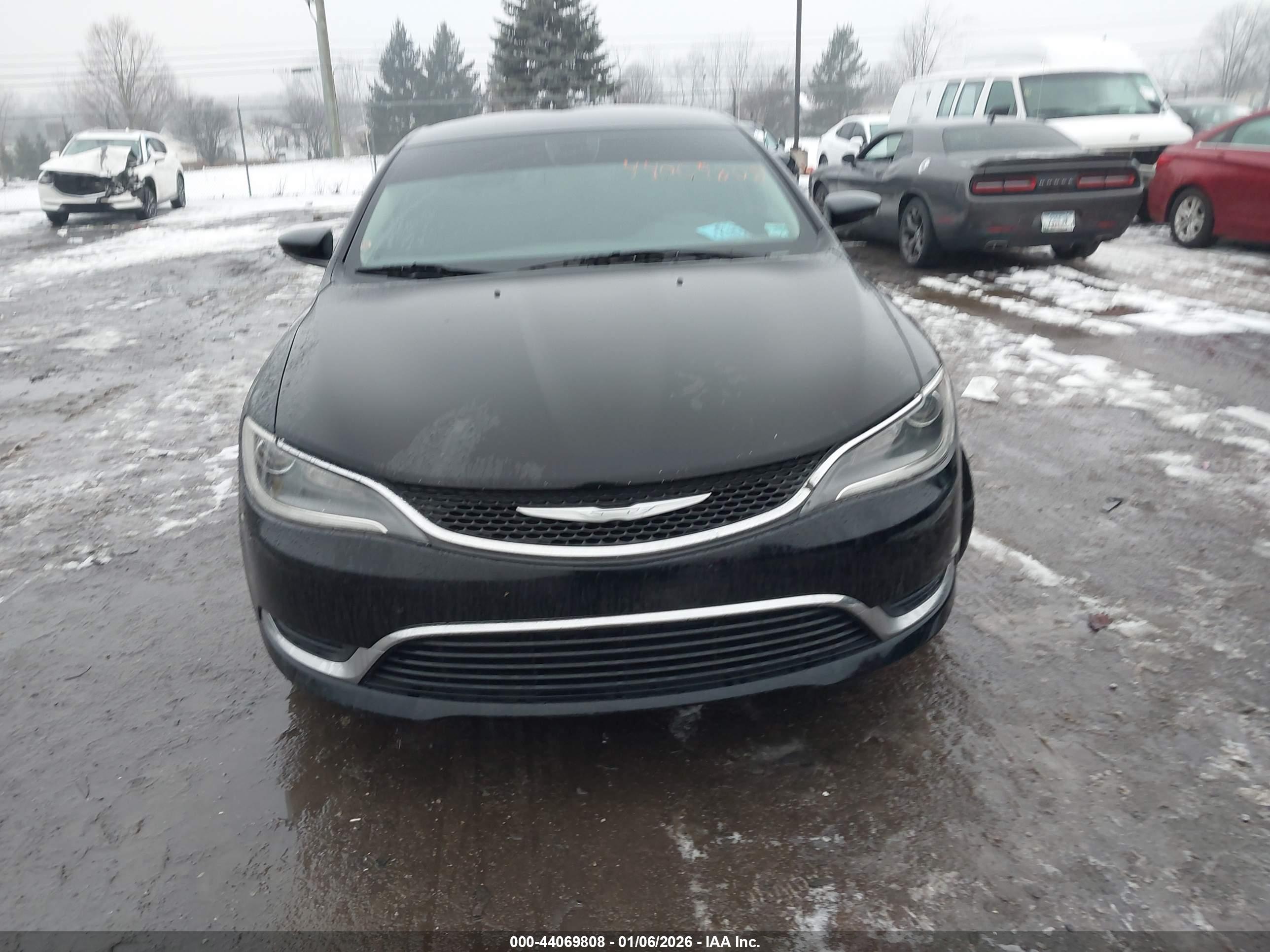 CHRYSLER 200 image 6