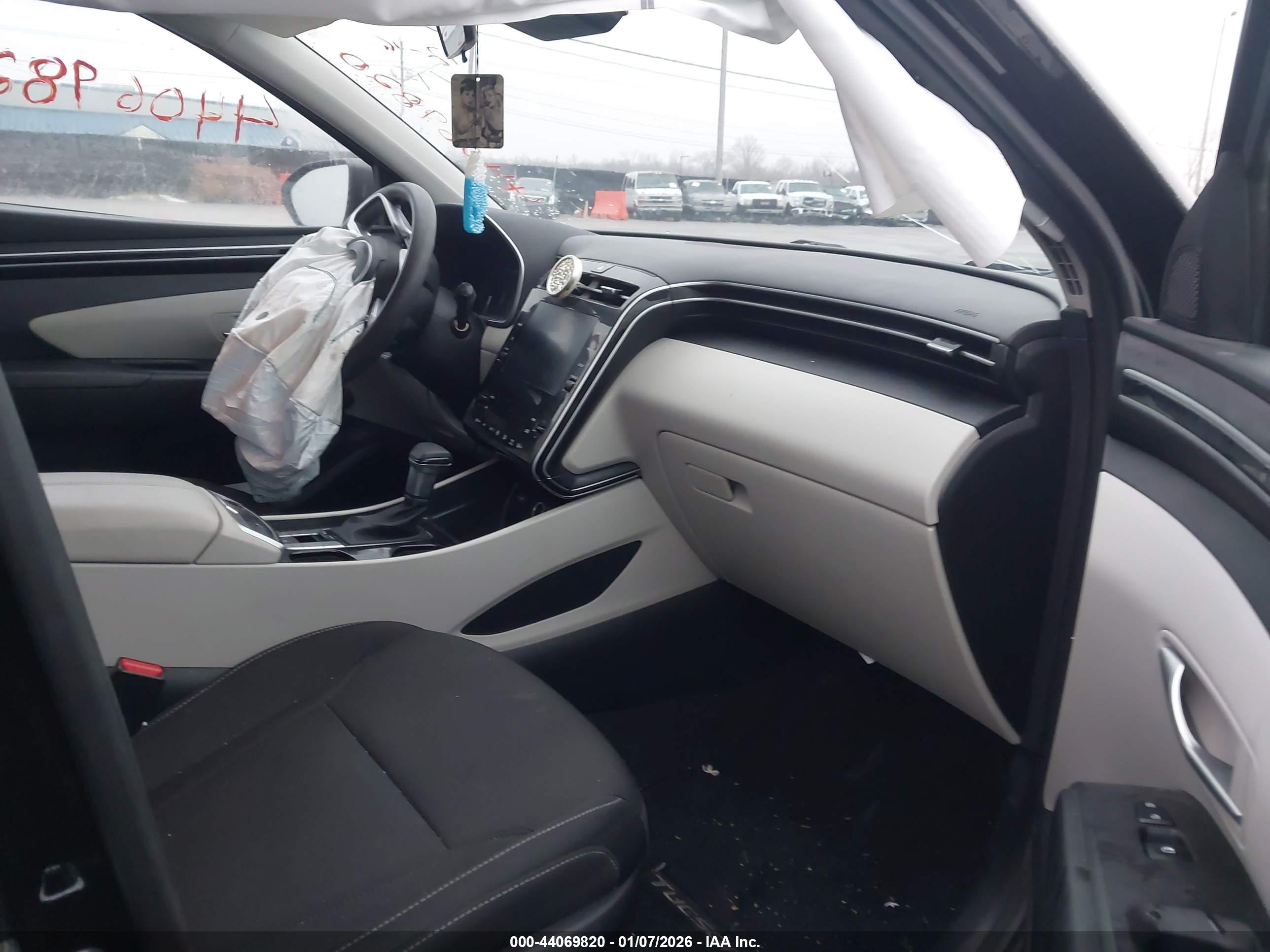 HYUNDAI TUCSON image 5