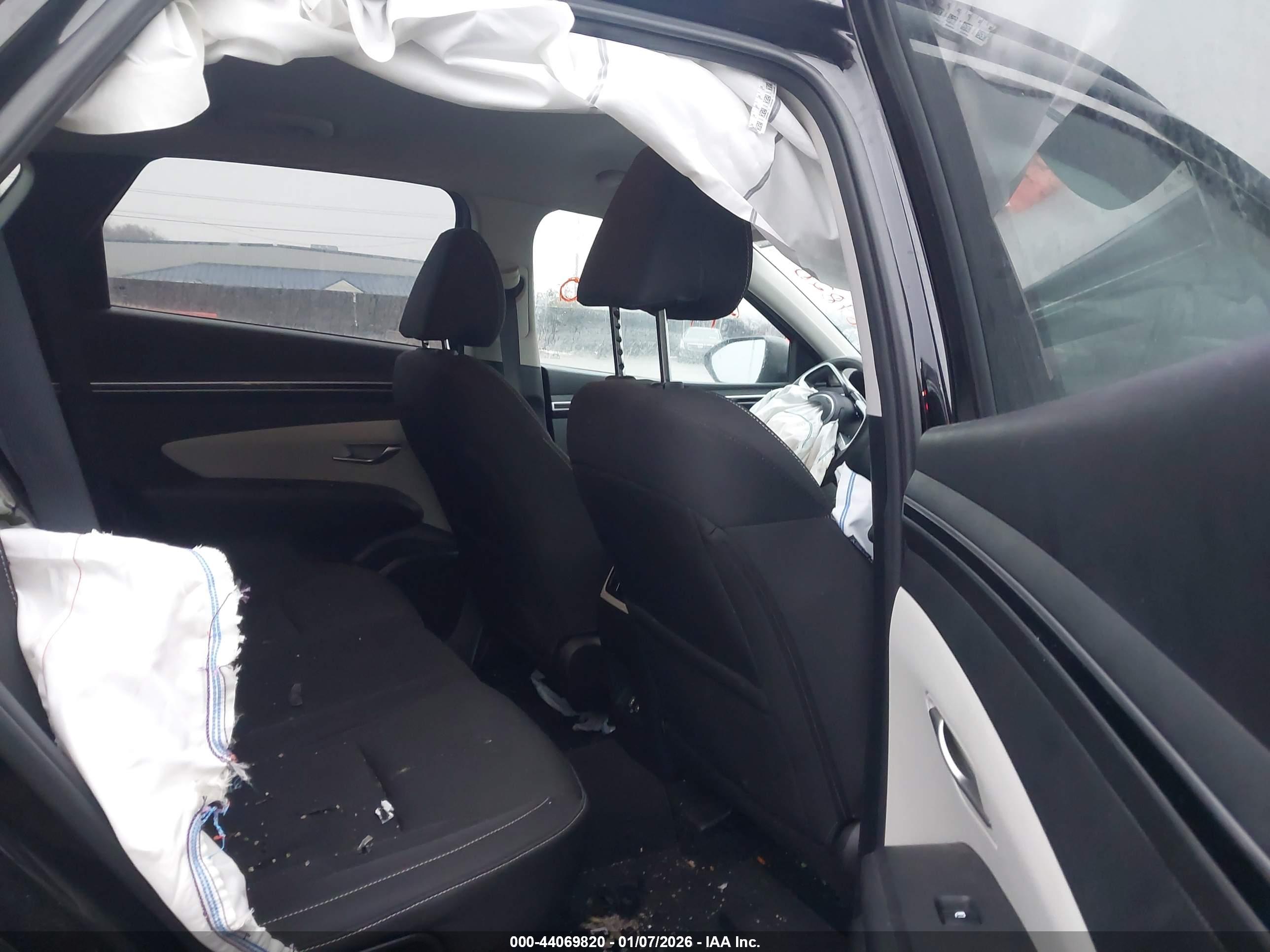 HYUNDAI TUCSON image 8