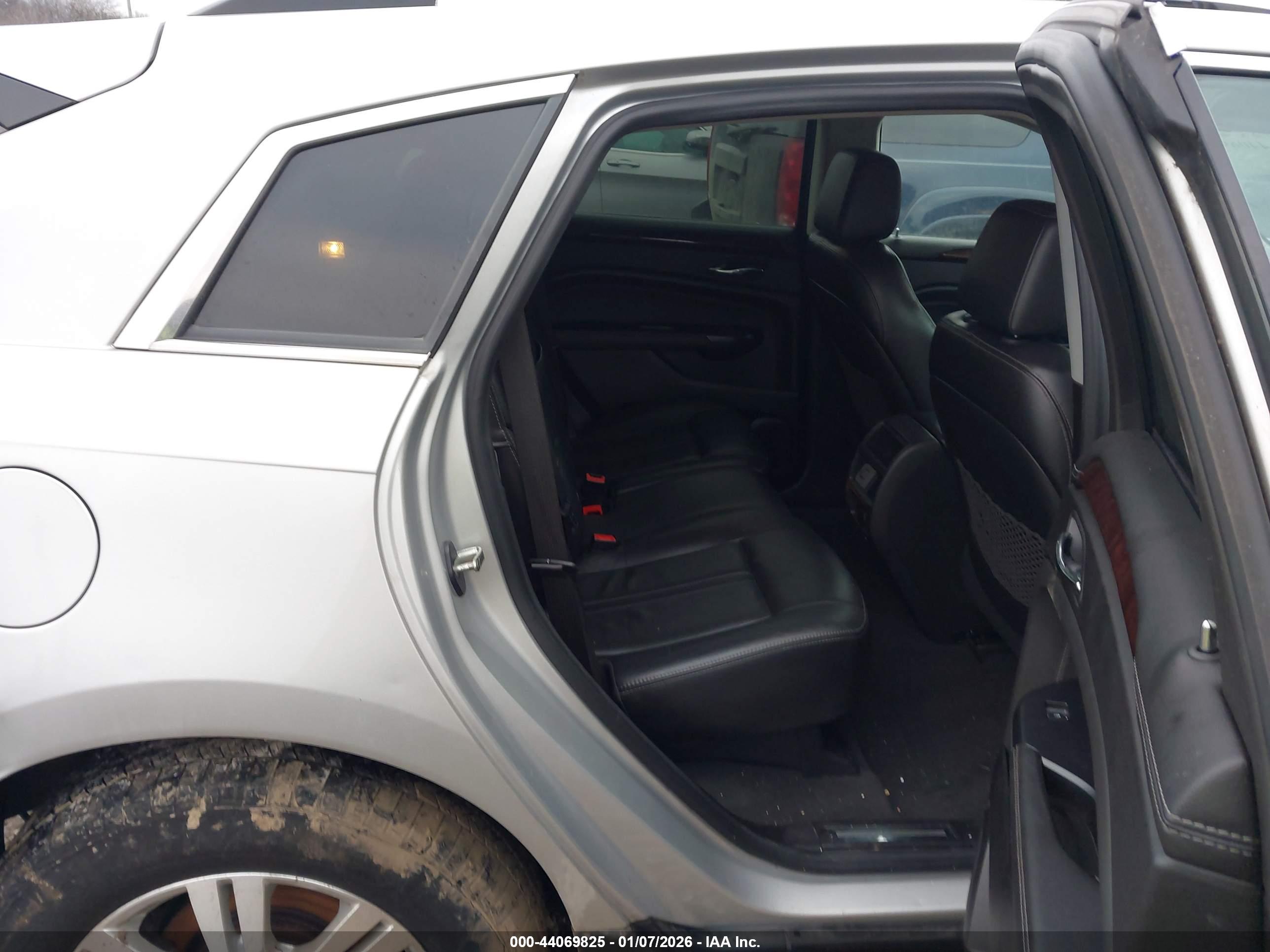 CADILLAC SRX image 8