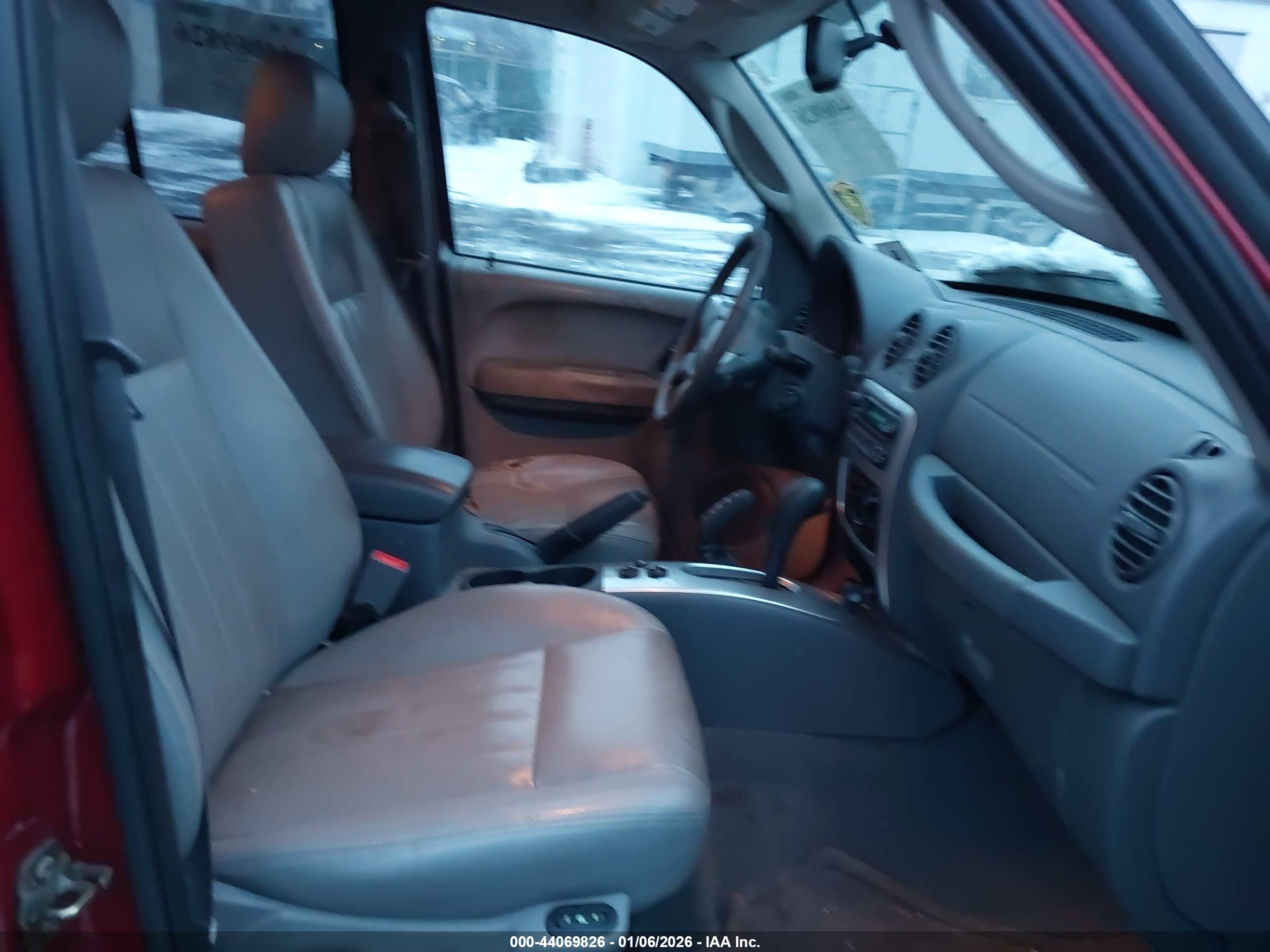 JEEP LIBERTY image 5