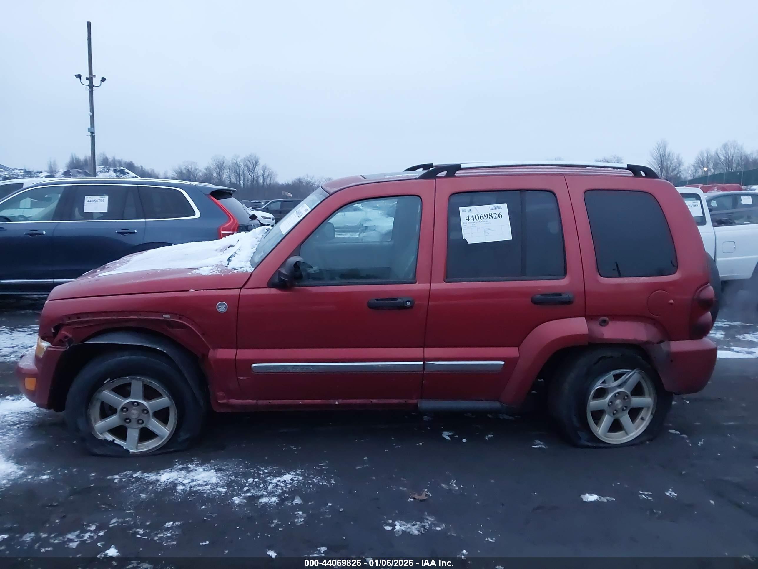 JEEP LIBERTY image 6