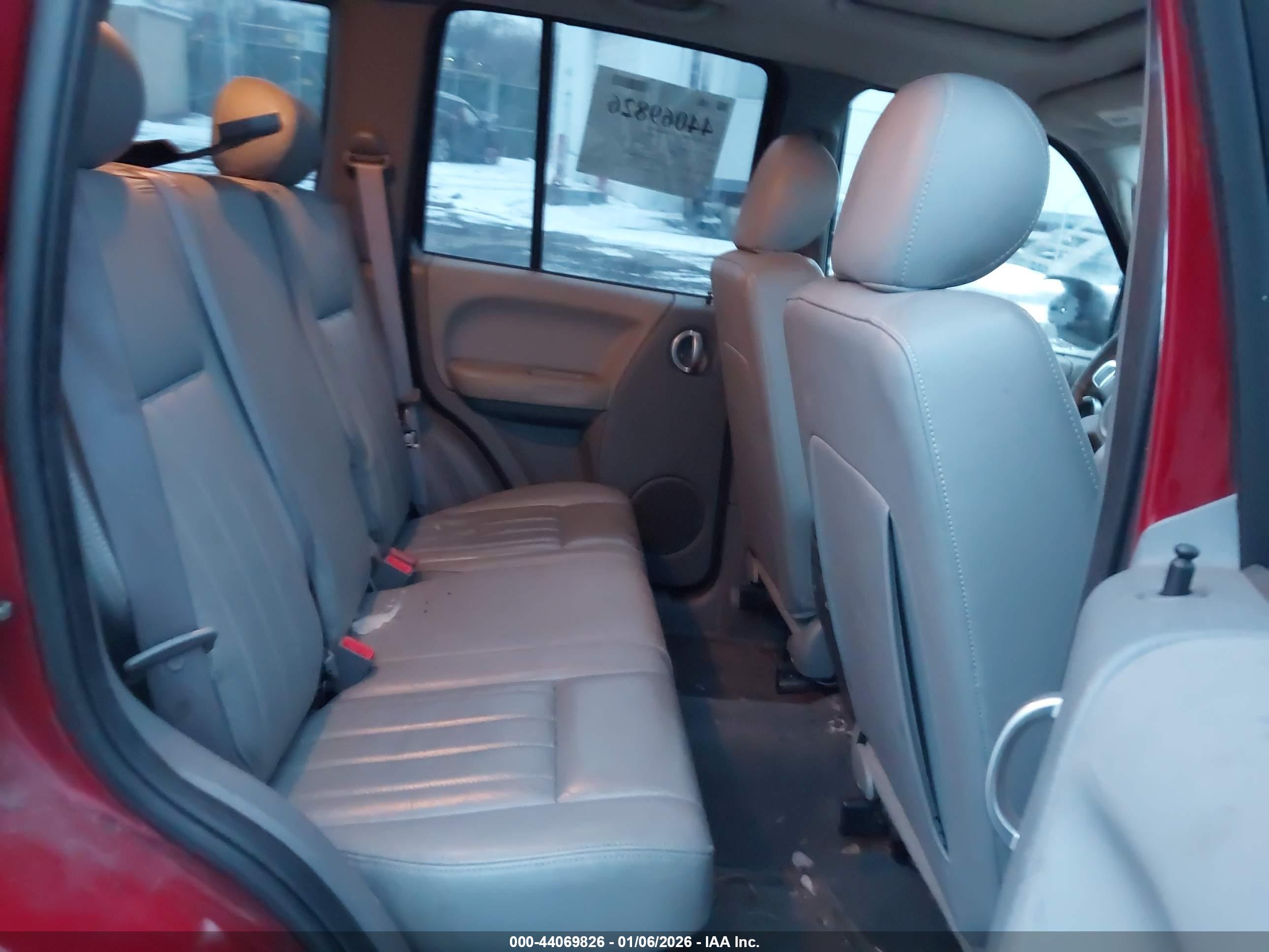 JEEP LIBERTY image 8