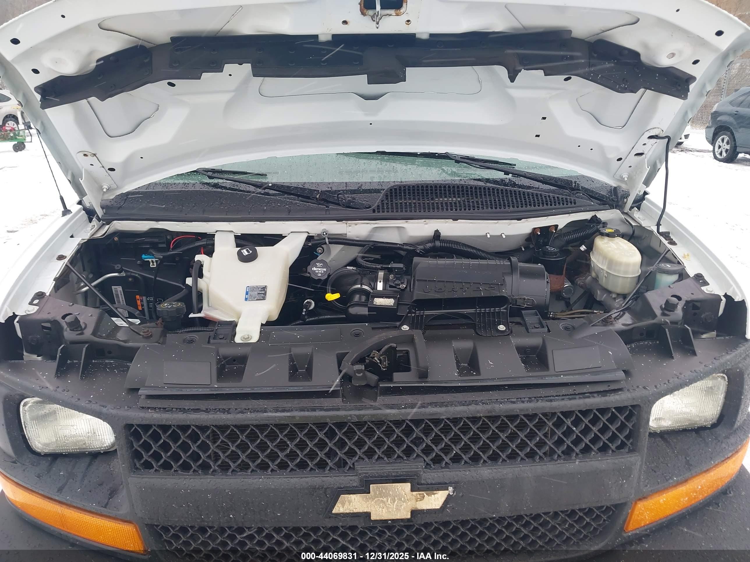 CHEVROLET EXPRESS image 10