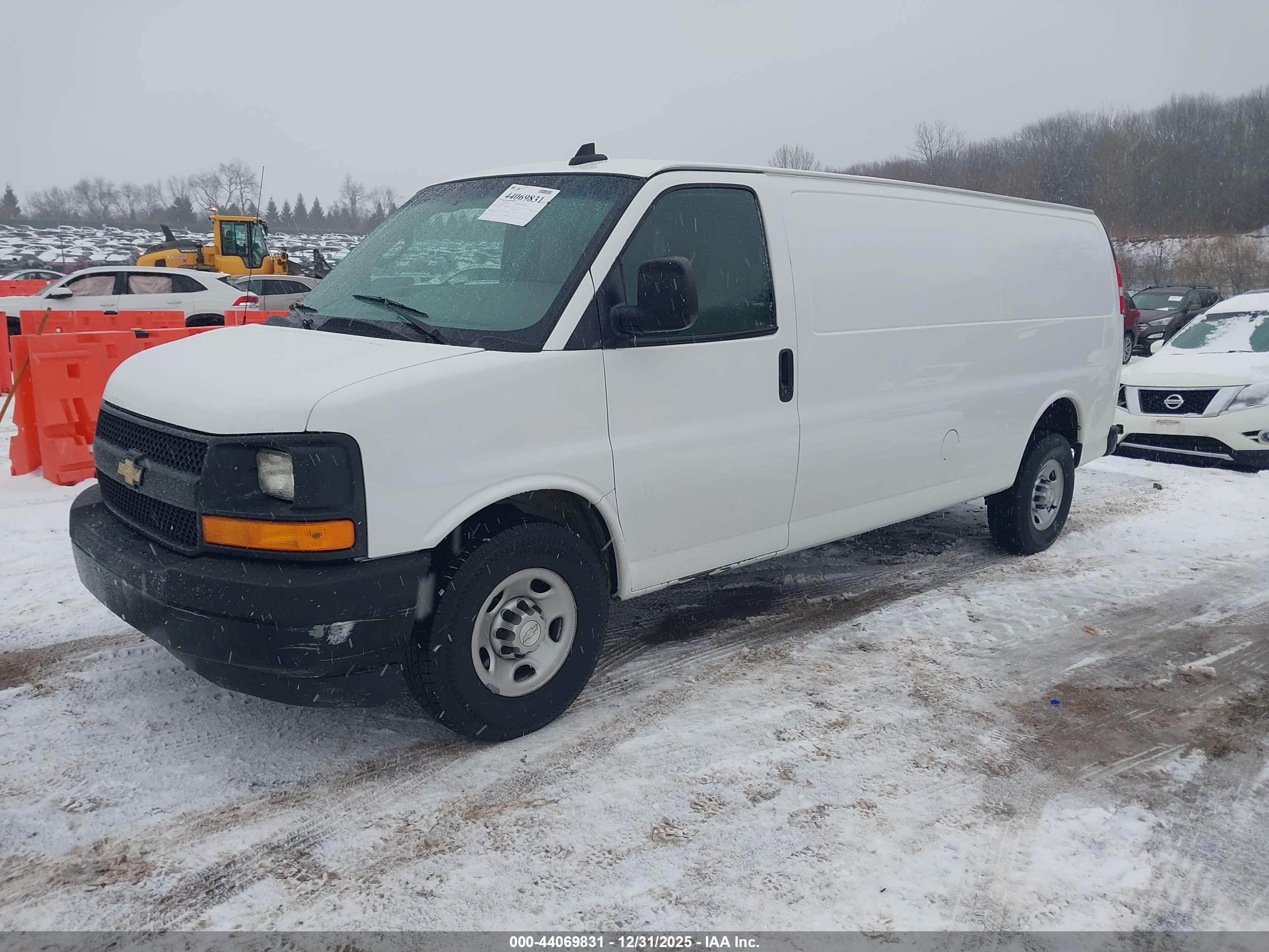 CHEVROLET EXPRESS image 2