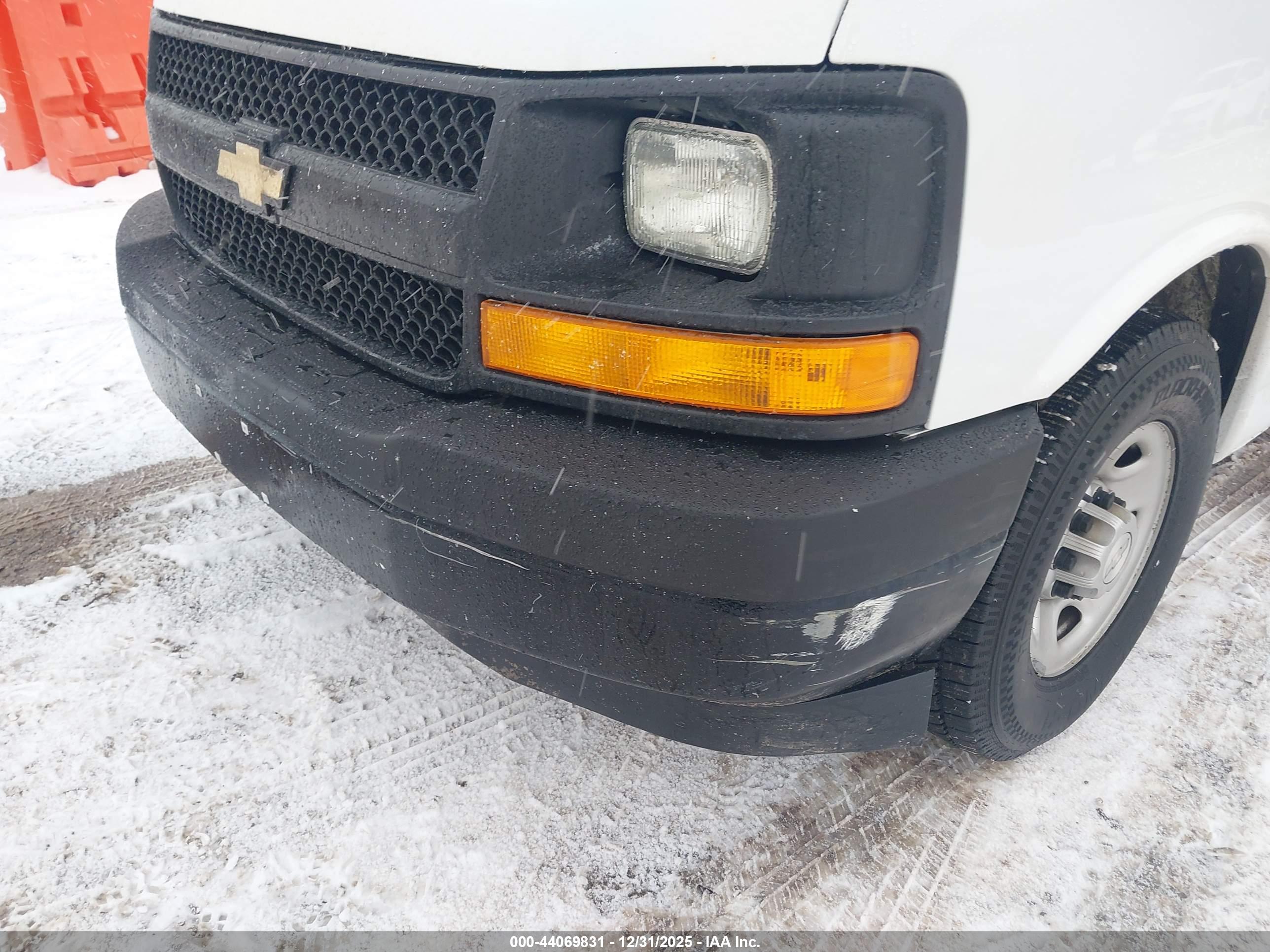 CHEVROLET EXPRESS image 6