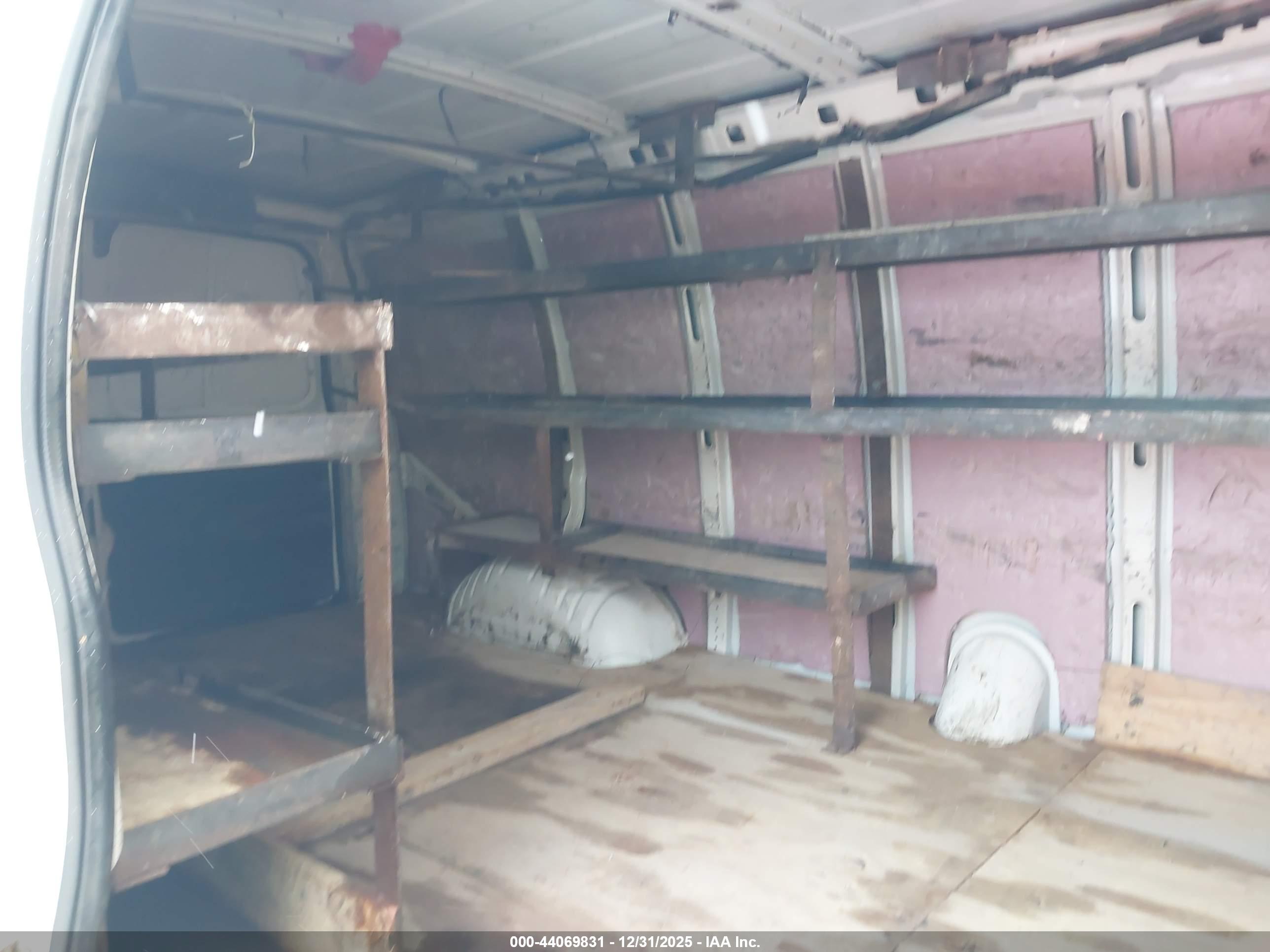 CHEVROLET EXPRESS image 8