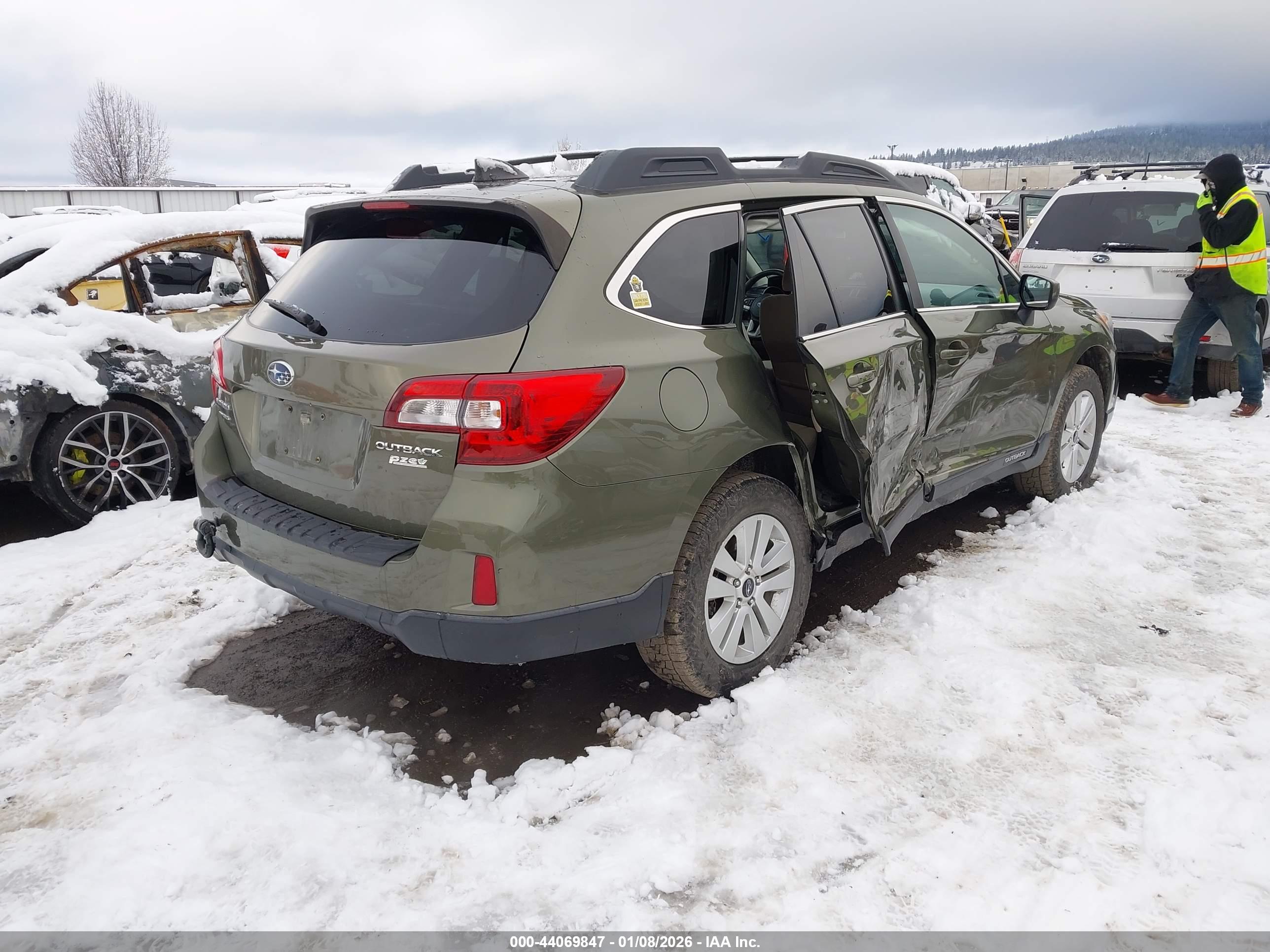 SUBARU OUTBACK image 4