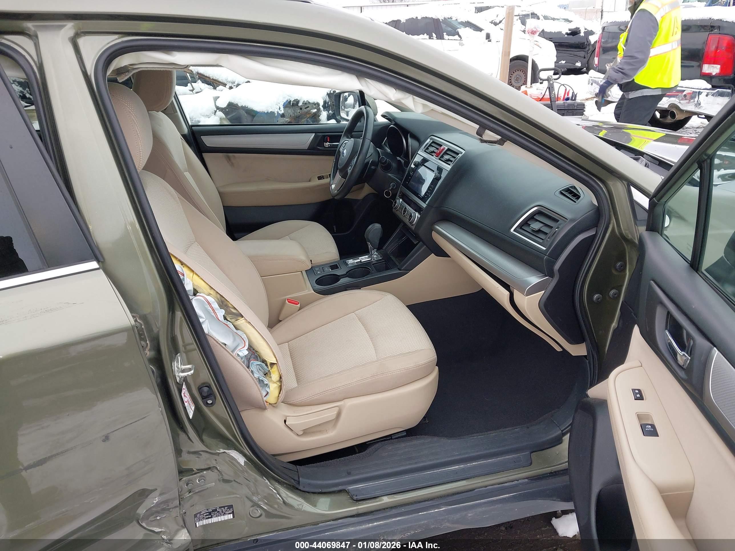 SUBARU OUTBACK image 5